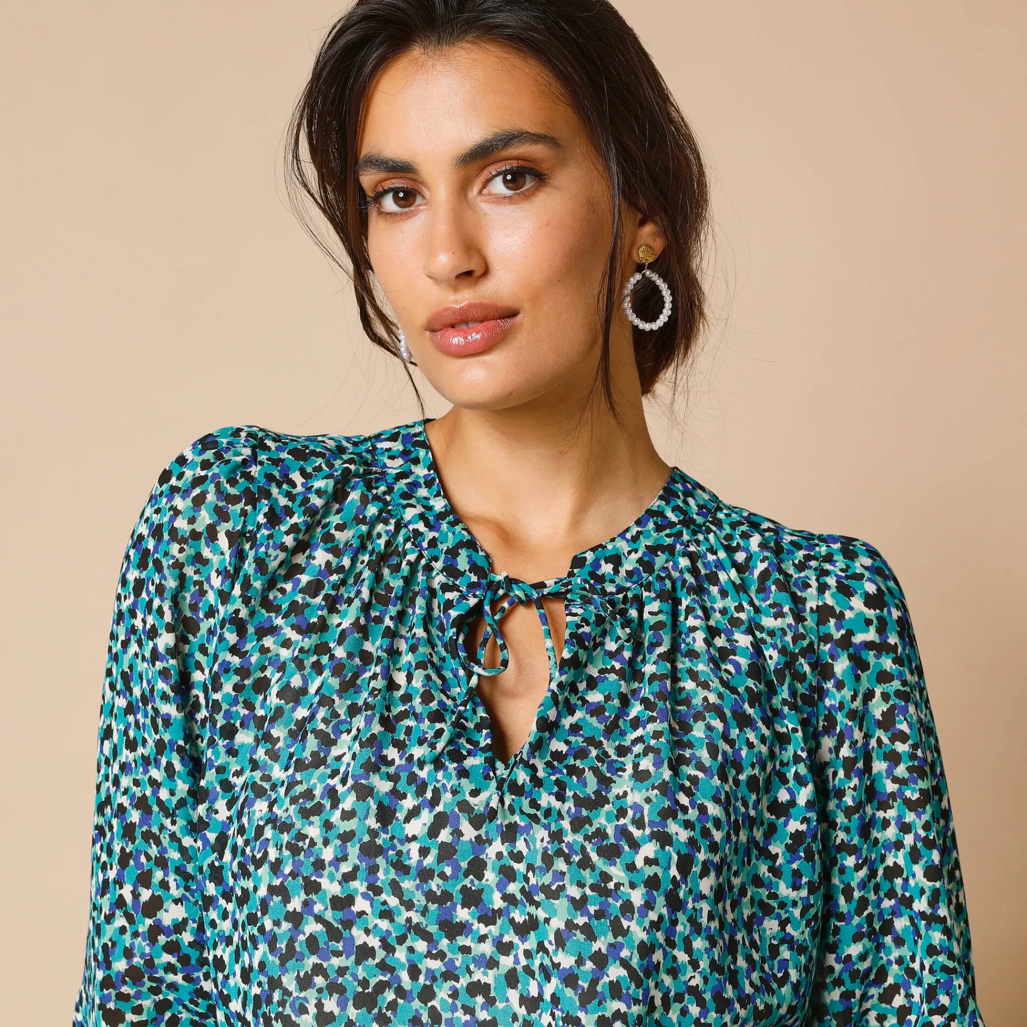 Bloes En Tuniek<Lora Zellini Bloes met Tunesische hals en dierenhuidprint, lange mouwen groen / blauw