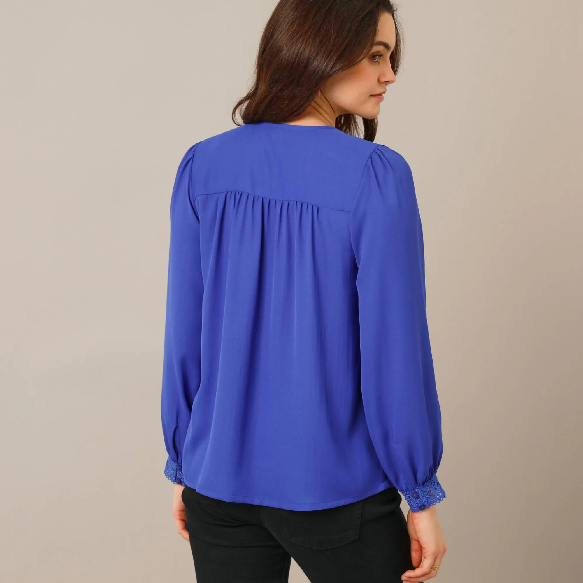 Bloes En Tuniek<Blancheporte Blouse met kanten details, crêpe felblauw