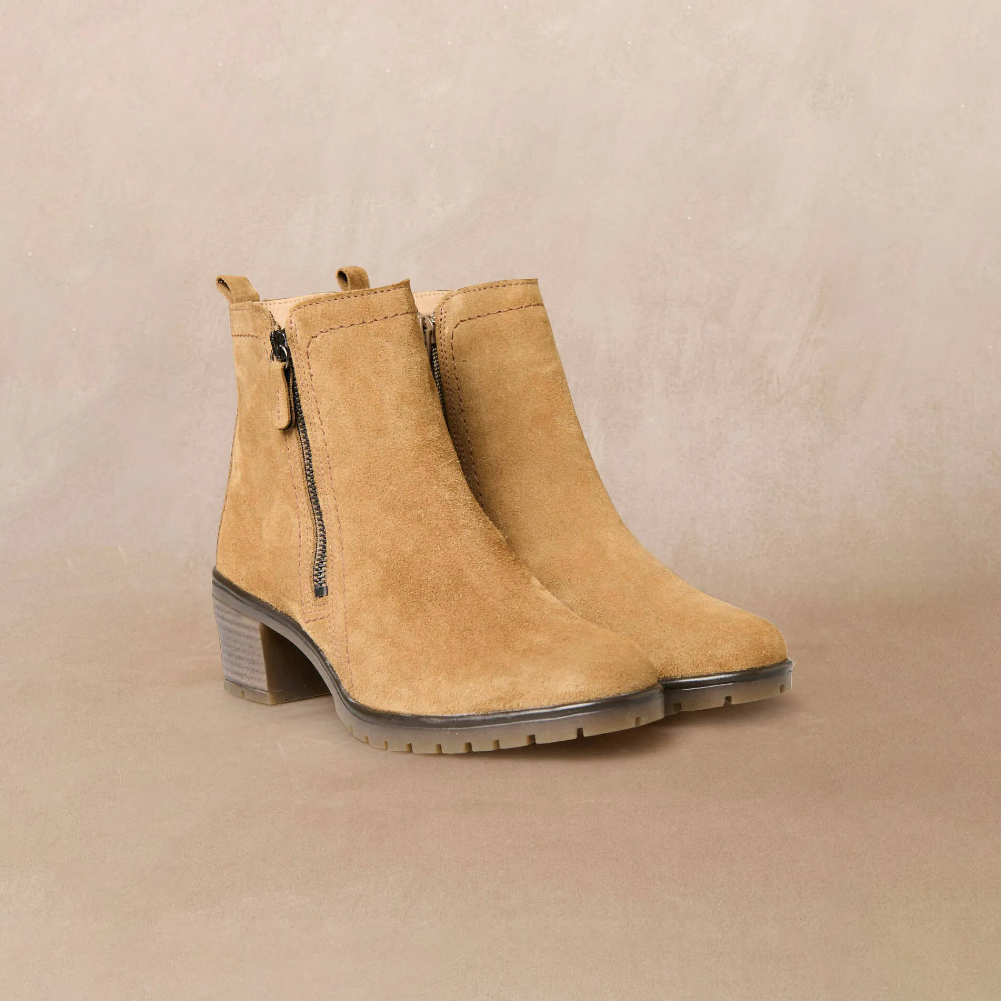Bottines En Boots|Schoenen<PédiConfort Boots in splitleer met rits en hak, extrabreed bruin