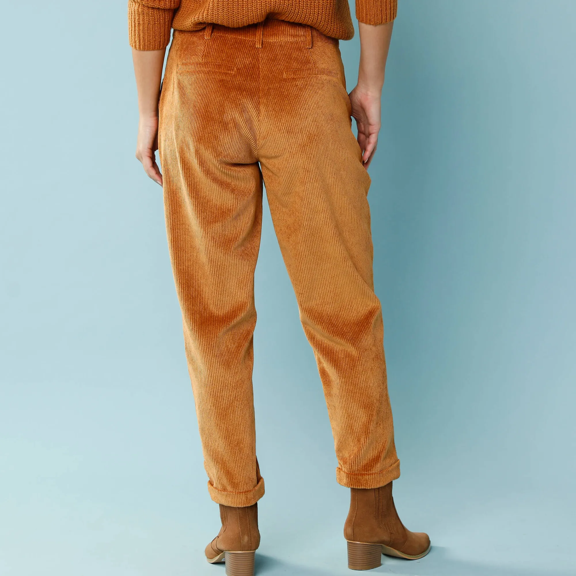 Broek<Blancheporte 7/8-broek in velours, kleine lengtes honing