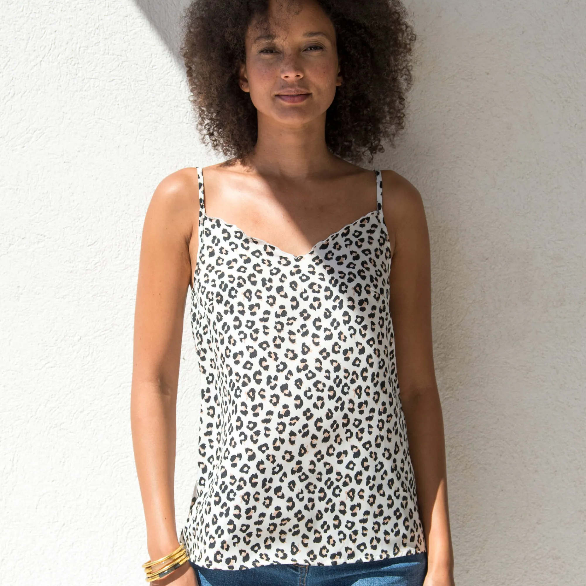 Bloes En Tuniek<Blancheporte Caraco met gefestonneerde V-hals en fijne bandjes, luipaardprint ecru / taupe