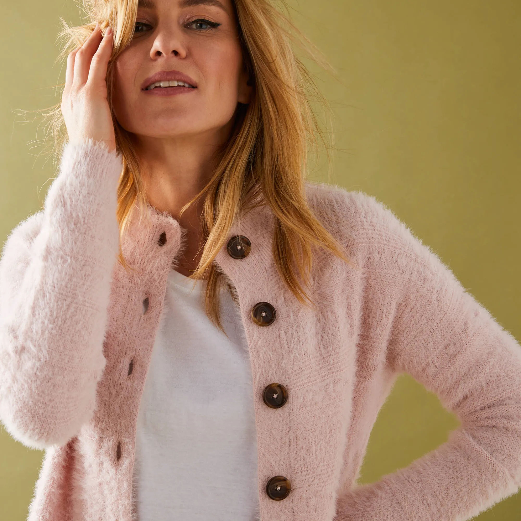 Trui En Vest<Blancheporte Cardigan in harig fantasietricot met knopen poederroze
