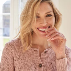 Trui En Vest<Blancheporte Cardigan in kabeltricot poederroze