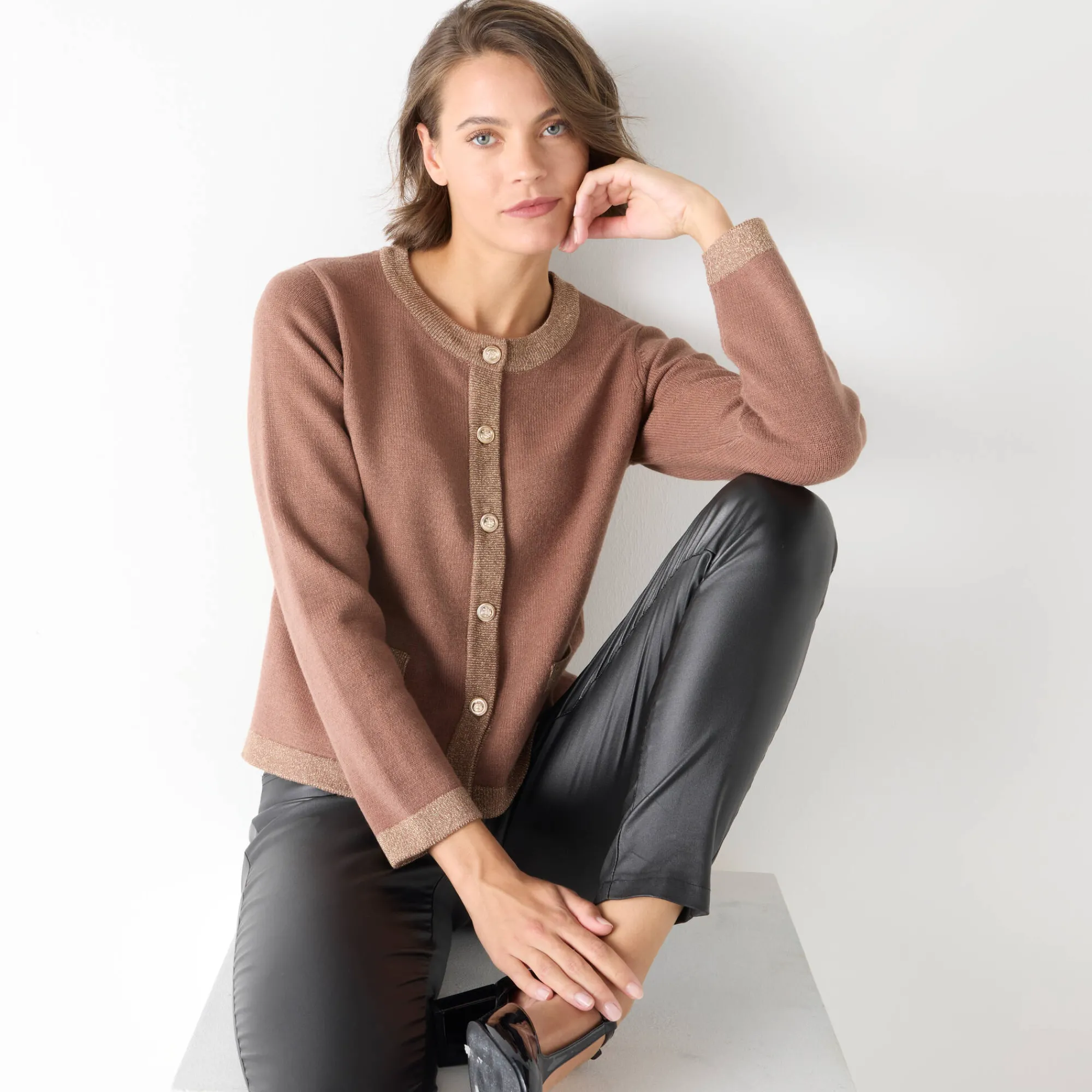 Feestoutfits Dames|Trui En Vest<Blancheporte Cardigan met goudkleurige knopen, glanzende details hazelnootbruin