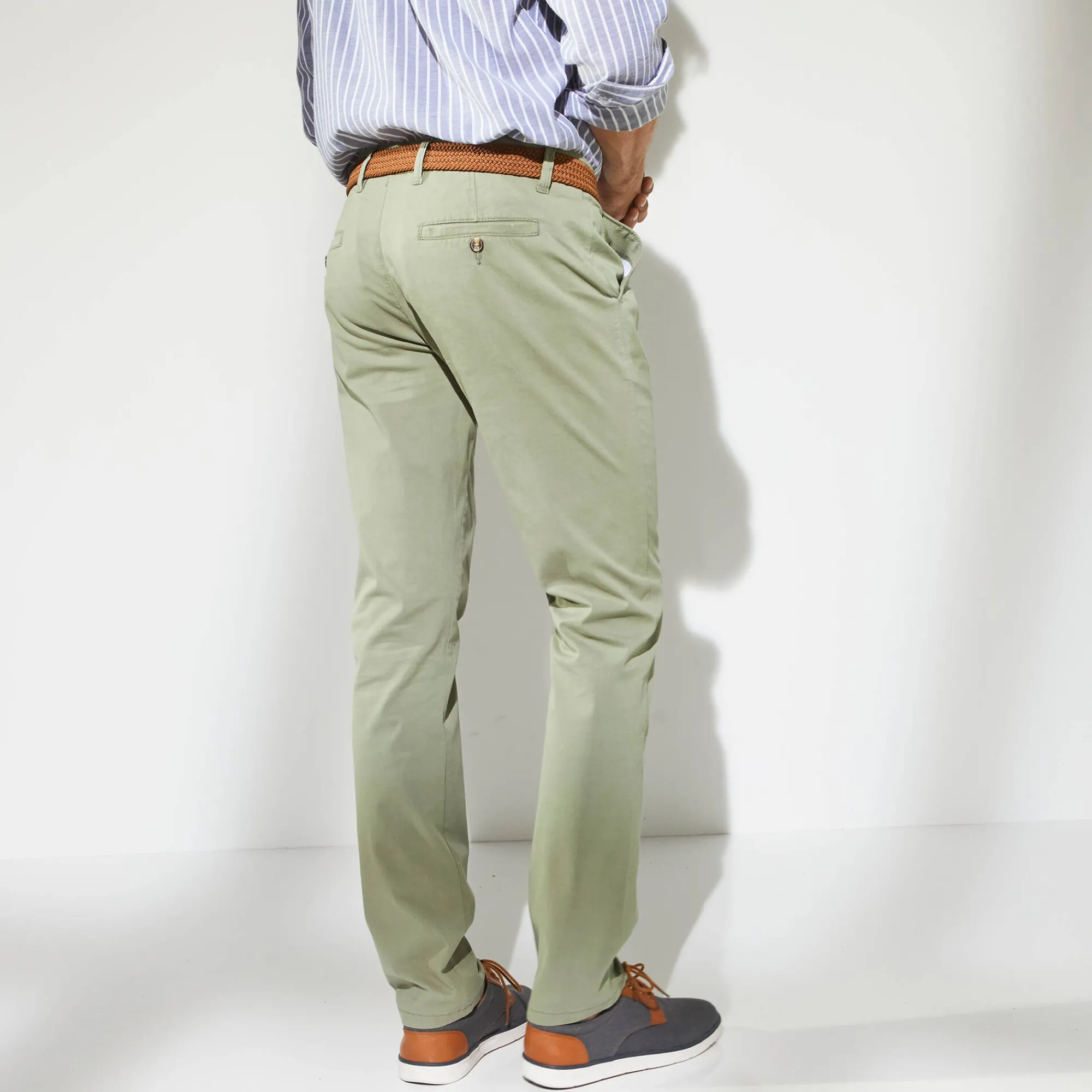 Broek<Blancheporte Chino broek, afgerond onder de buik lichtkaki