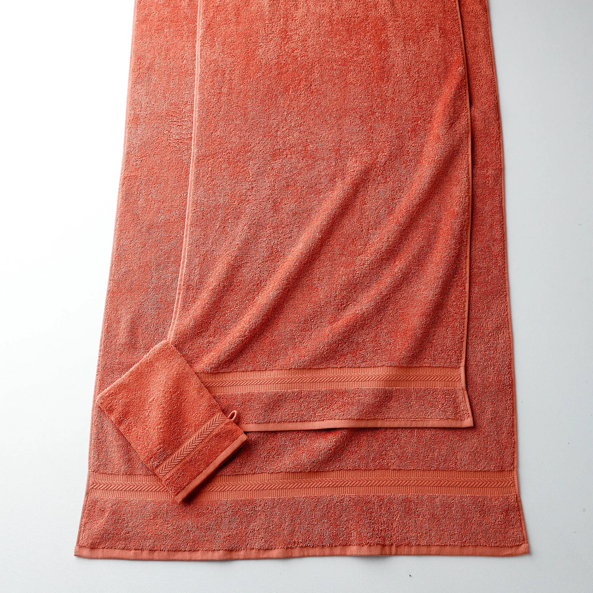 Badhanddoek<Colombine Collectie effen handdoeken 420 g/m2 met zacht comfort tomette
