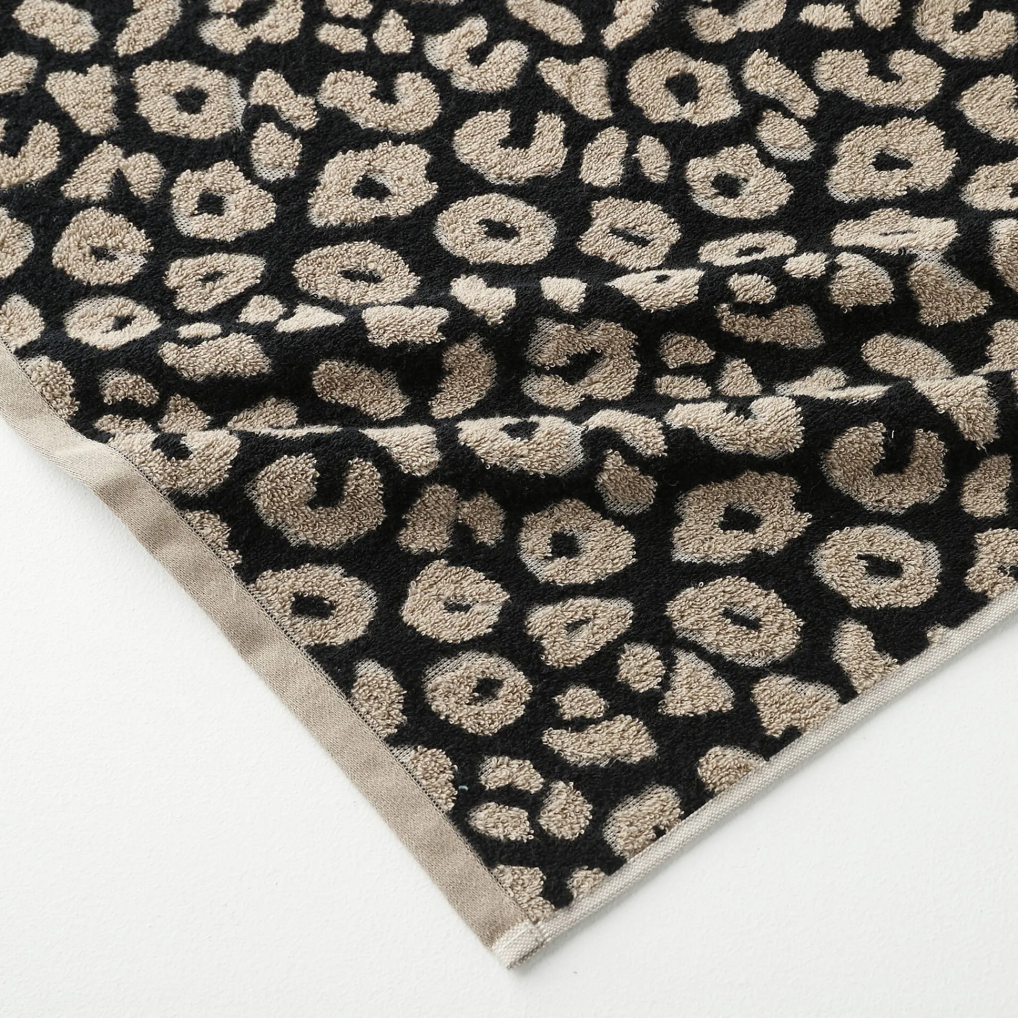 Badhanddoek<Blancheporte Collectie handdoeken in jacquard met luipaardhuidmotief 450 g/m2 beige / zwart