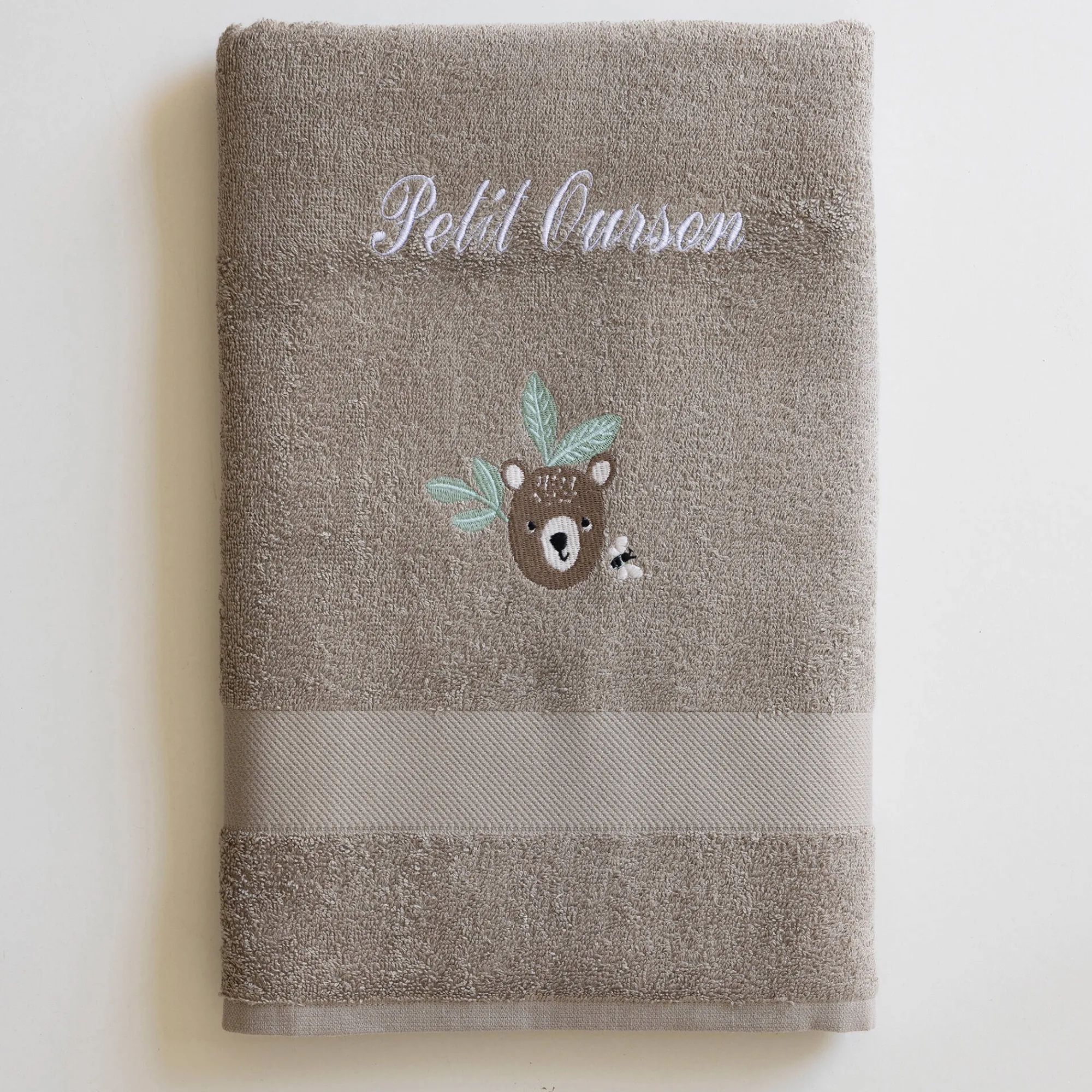 Badhanddoek|Handdoek En Badlaken Kids<Colombine des petits Collectie in badstof voor kids met beertjesbordursel, gepersonaliseerd taupe