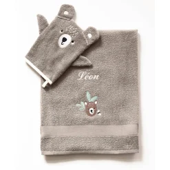 Badhanddoek|Handdoek En Badlaken Kids<Colombine des petits Collectie in badstof voor kids met beertjesbordursel, gepersonaliseerd taupe