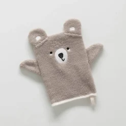 Badhanddoek|Handdoek En Badlaken Kids<Colombine des petits Collectie in badstof voor kids met beertjesbordursel, gepersonaliseerd taupe