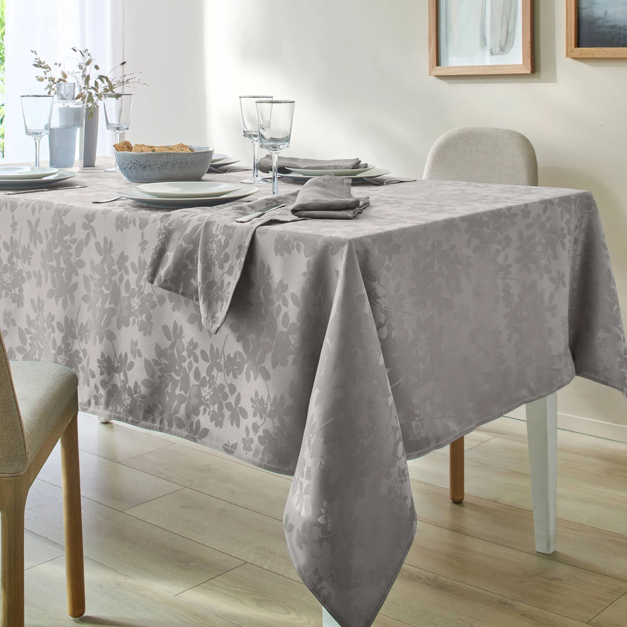 Feesttafel|Tafellaken En Tafelloper<Colombine Damast tafellaken met bladerenprint ® parelgrijs