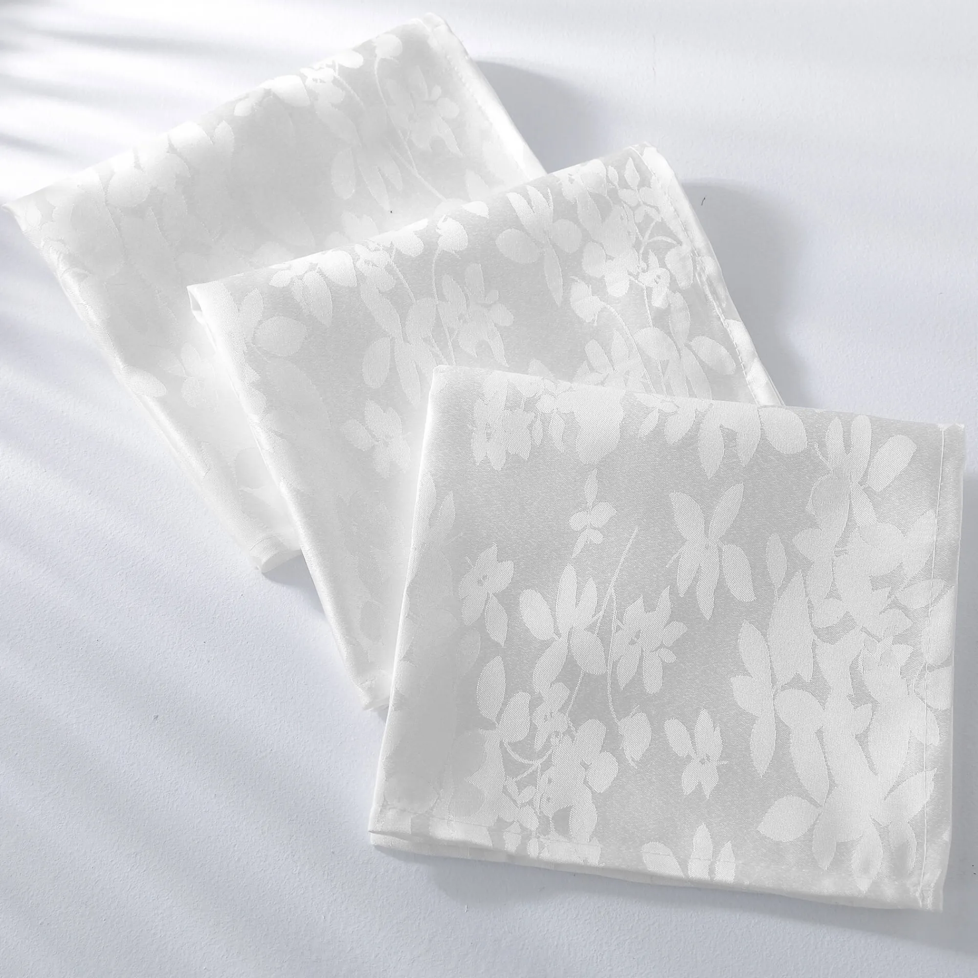 Feesttafel|Tafellaken En Tafelloper<Colombine Damast tafellaken met bladerenprint ® wit