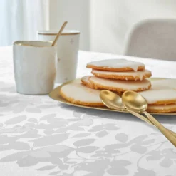 Feesttafel|Tafellaken En Tafelloper<Colombine Damast tafellaken met bladerenprint ® wit