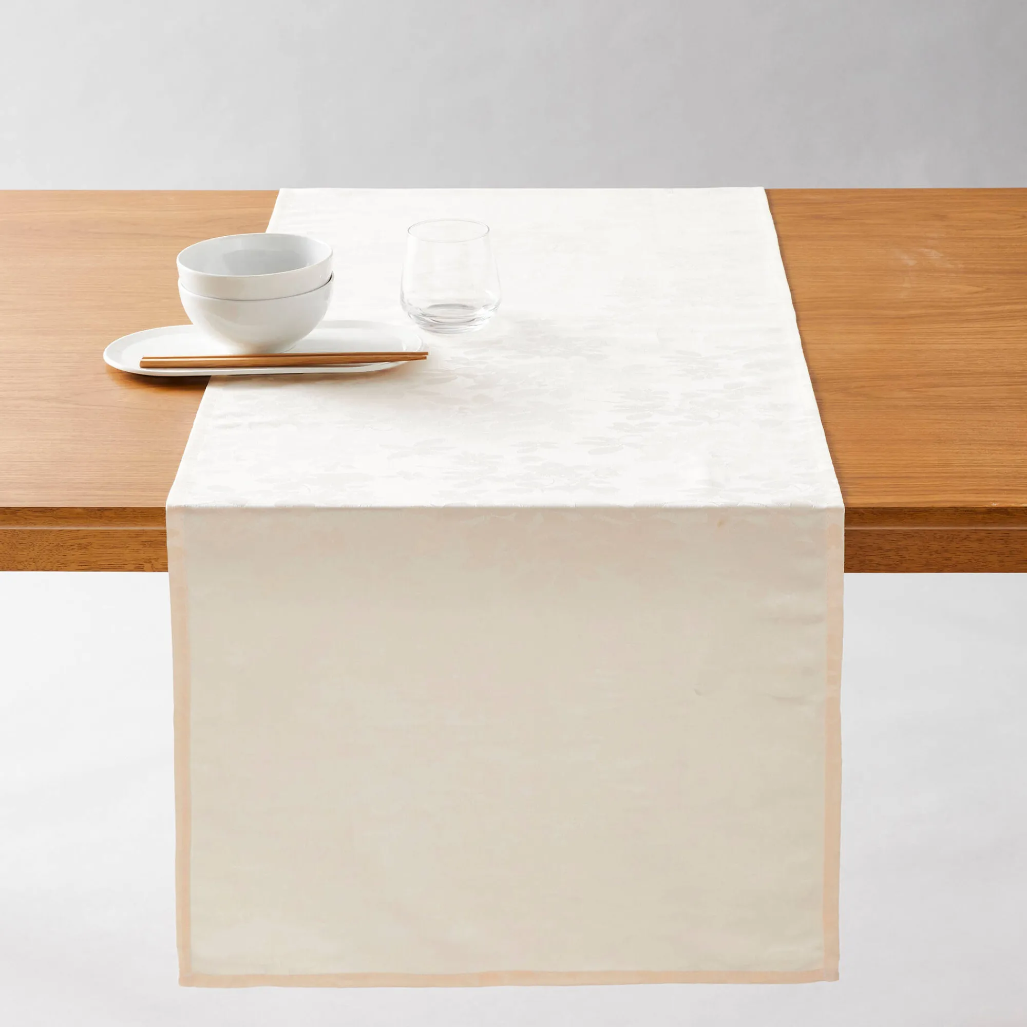 Feesttafel|Tafellaken En Tafelloper<Colombine Damast tafellaken met bladerenprint ® ivoorkleur