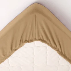 Deken<Ourson Deken in fleece in halfhoesmodel zandkleur
