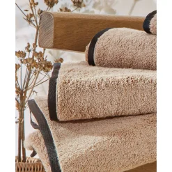 Badhanddoek<Colombine Effen badstof 540g/m2, luxe comfort, 'Timeless' collectie beige