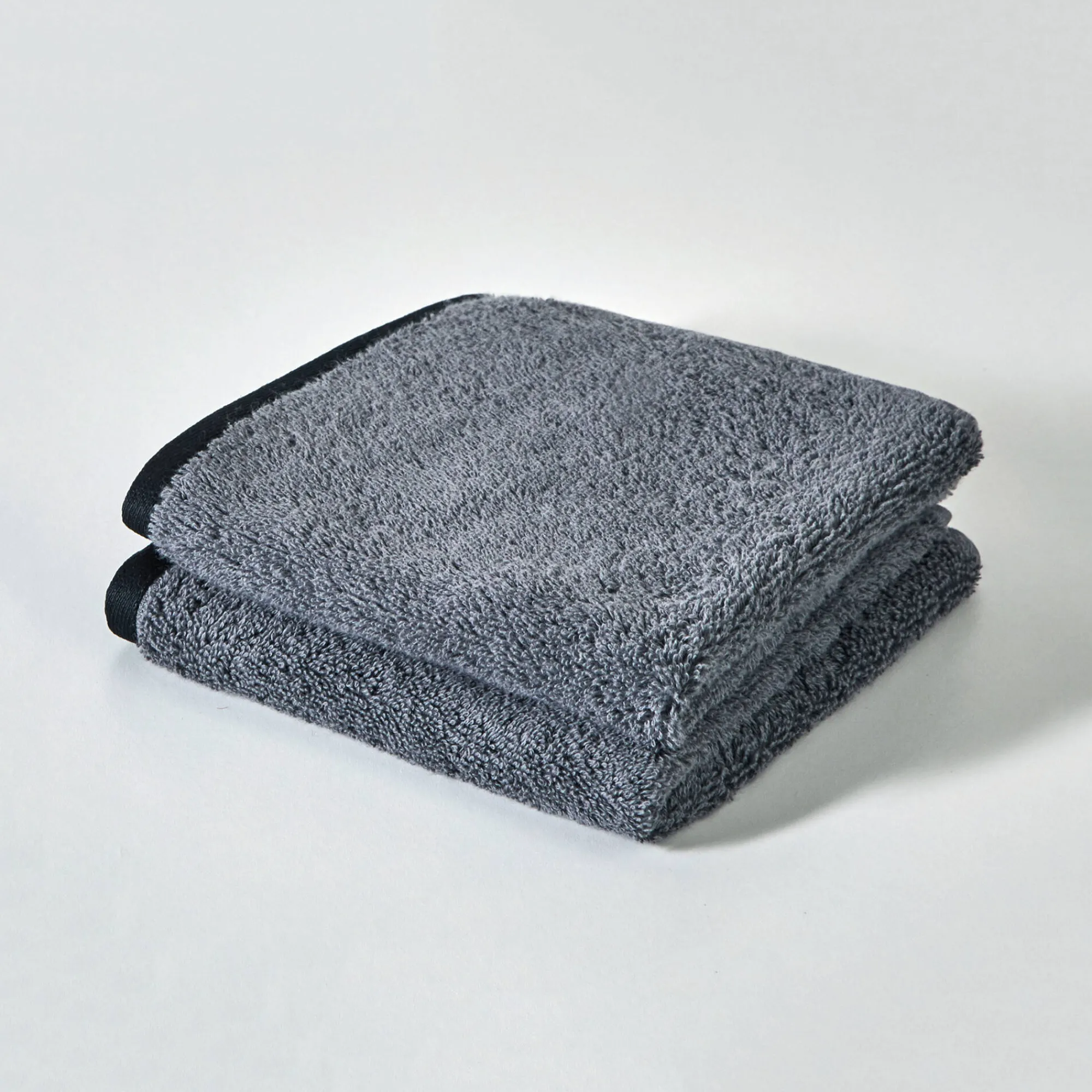 Badhanddoek<Colombine Effen badstof 540g/m2, luxe comfort, 'Timeless' collectie CARBONGRIJS