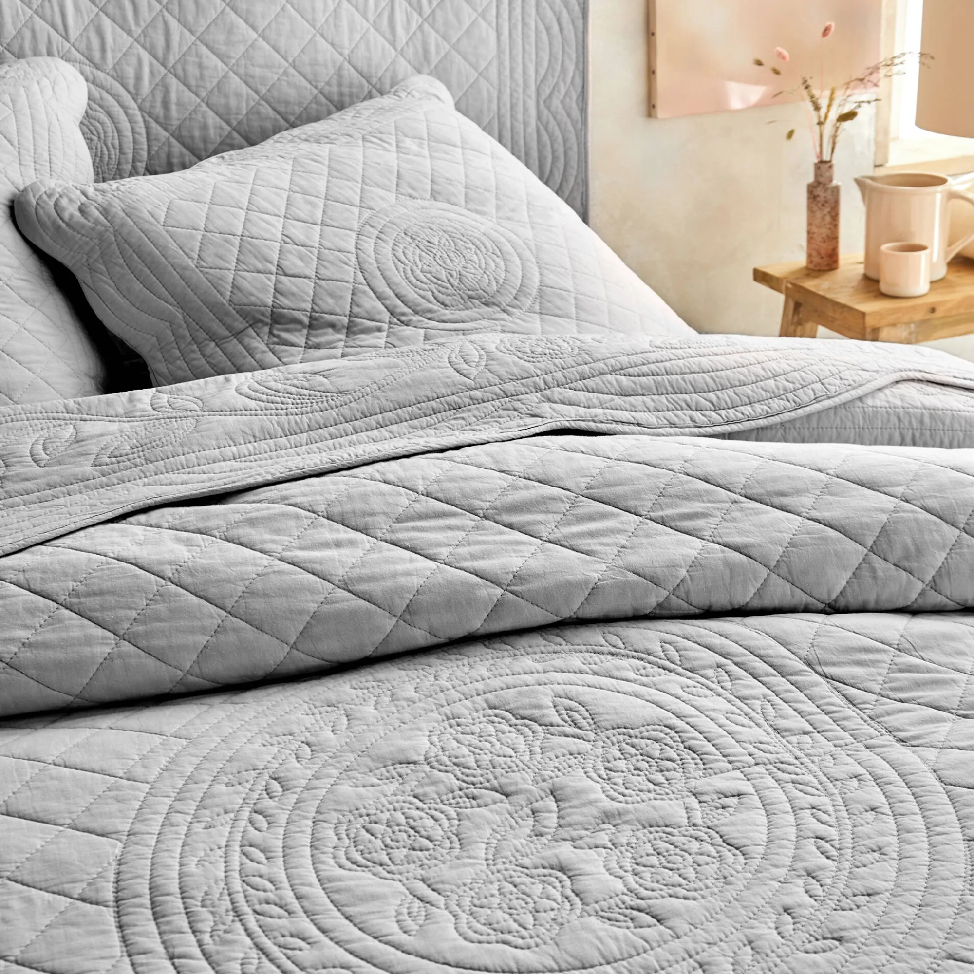 Deken En Bedsprei|Deken, Boutis En Bedsprei<Colombine Effen bedsprei in boutisstijl Cassandre parelgrijs