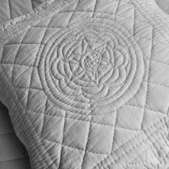 Deken En Bedsprei|Deken, Boutis En Bedsprei<Colombine Effen bedsprei in boutisstijl Cassandre parelgrijs