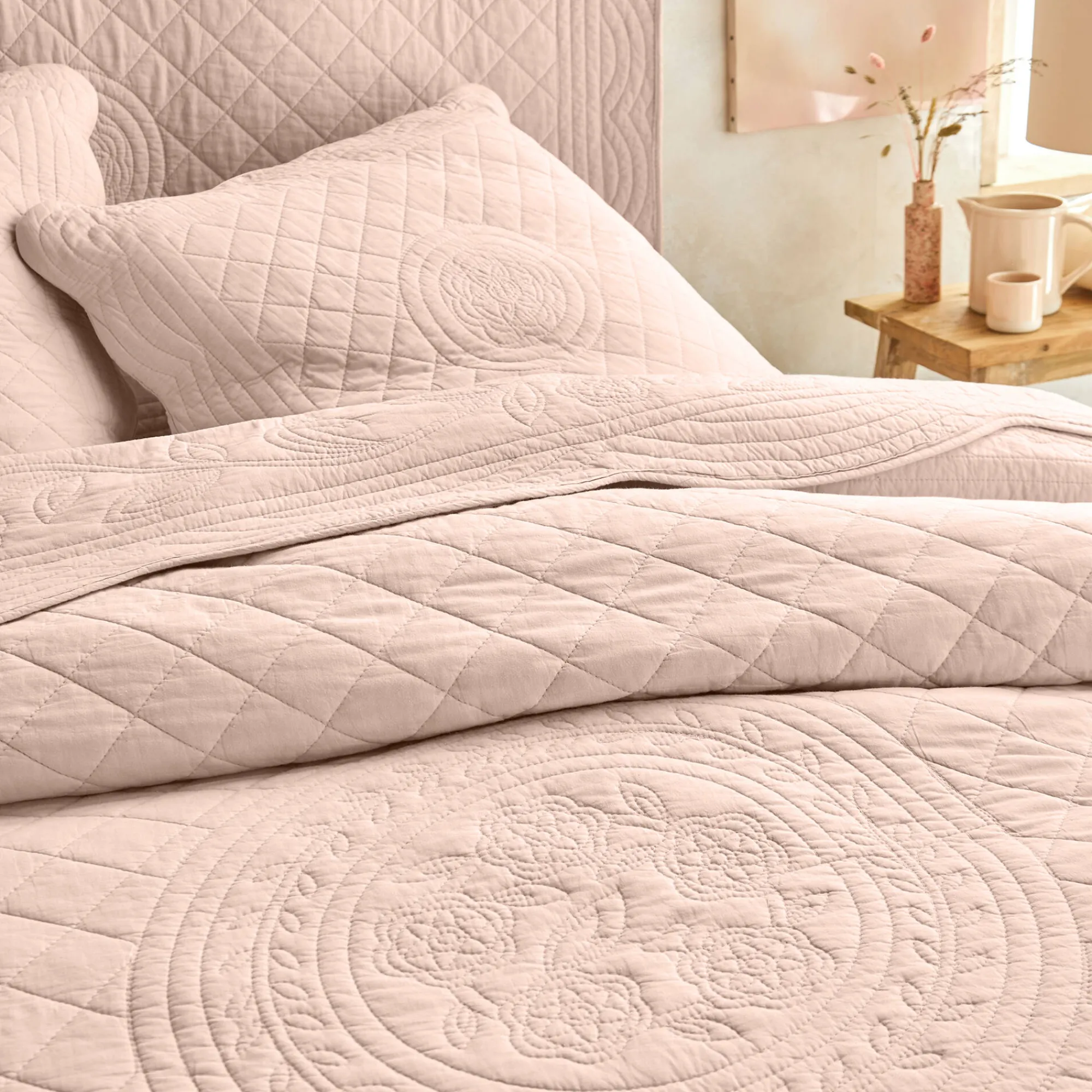 Deken En Bedsprei|Deken, Boutis En Bedsprei<Colombine Effen bedsprei in boutisstijl Cassandre theeroze
