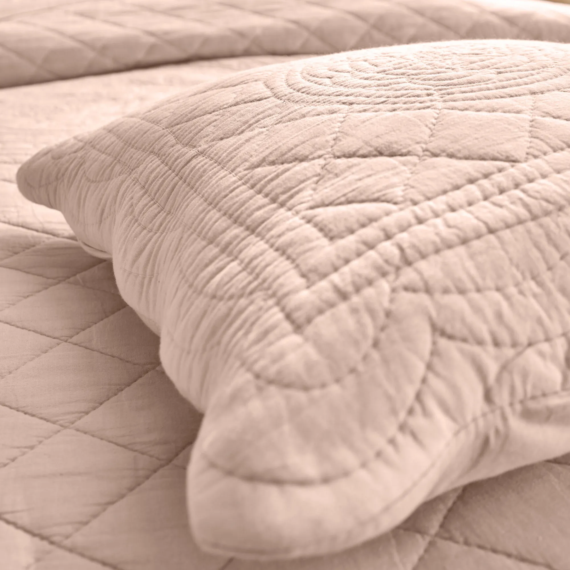 Deken En Bedsprei|Deken, Boutis En Bedsprei<Colombine Effen bedsprei in boutisstijl Cassandre theeroze