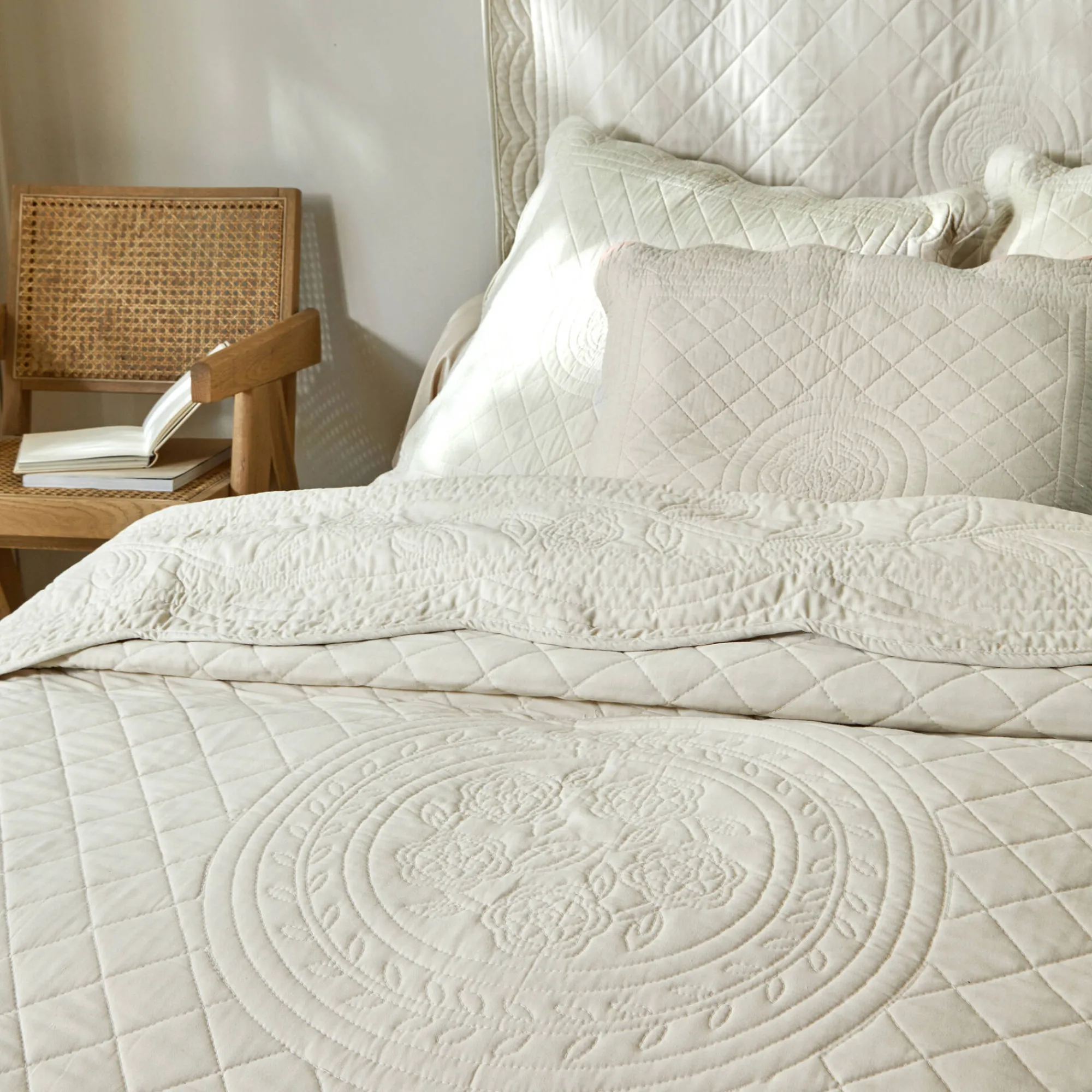 Deken En Bedsprei|Deken, Boutis En Bedsprei<Colombine Effen bedsprei in boutisstijl Cassandre ecru