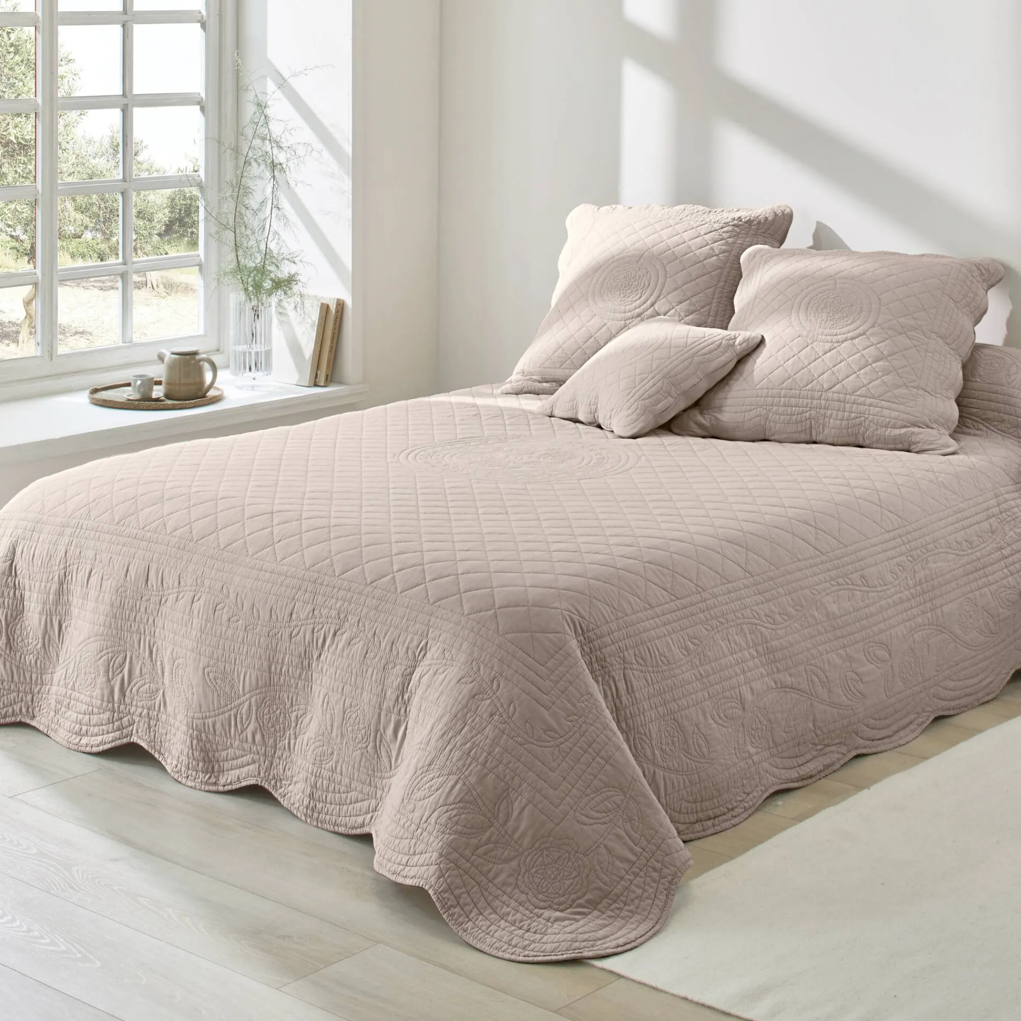 Deken En Bedsprei|Deken, Boutis En Bedsprei<Colombine Effen bedsprei in boutisstijl Cassandre beige
