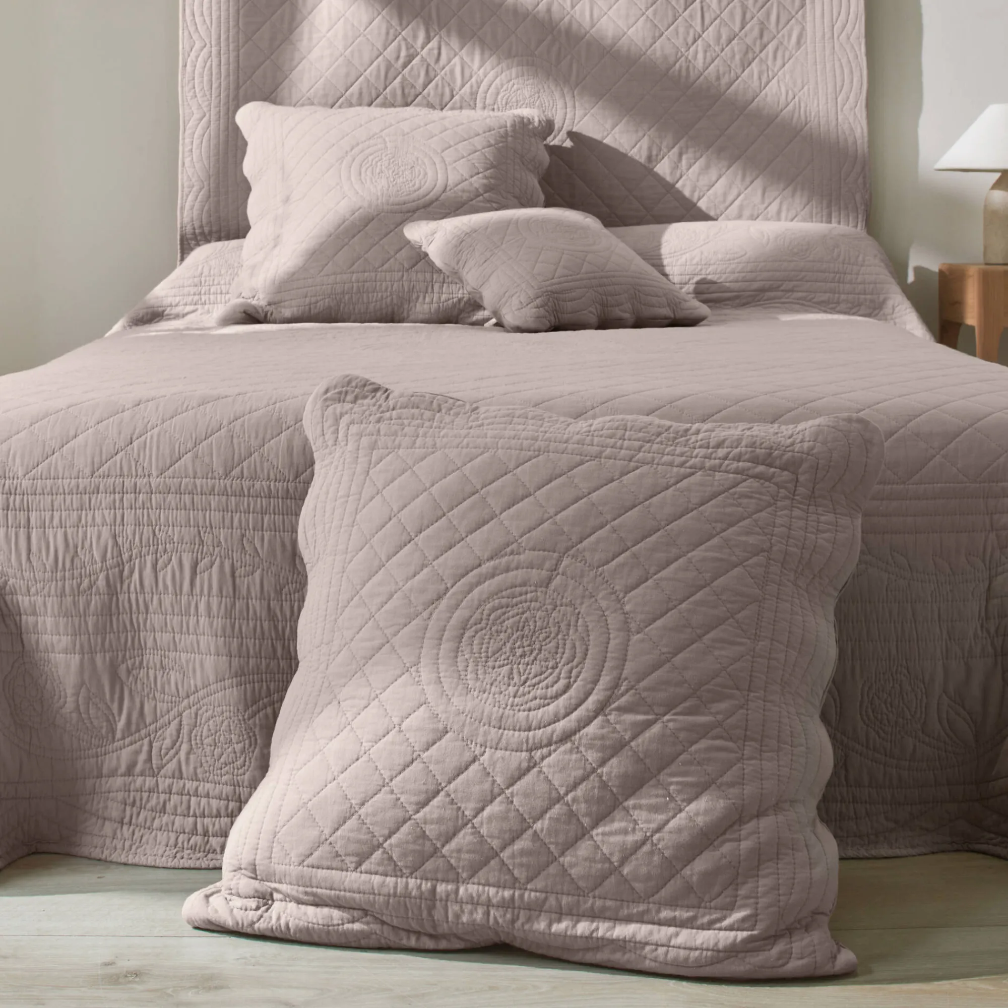 Deken En Bedsprei|Deken, Boutis En Bedsprei<Colombine Effen bedsprei in boutisstijl Cassandre beige