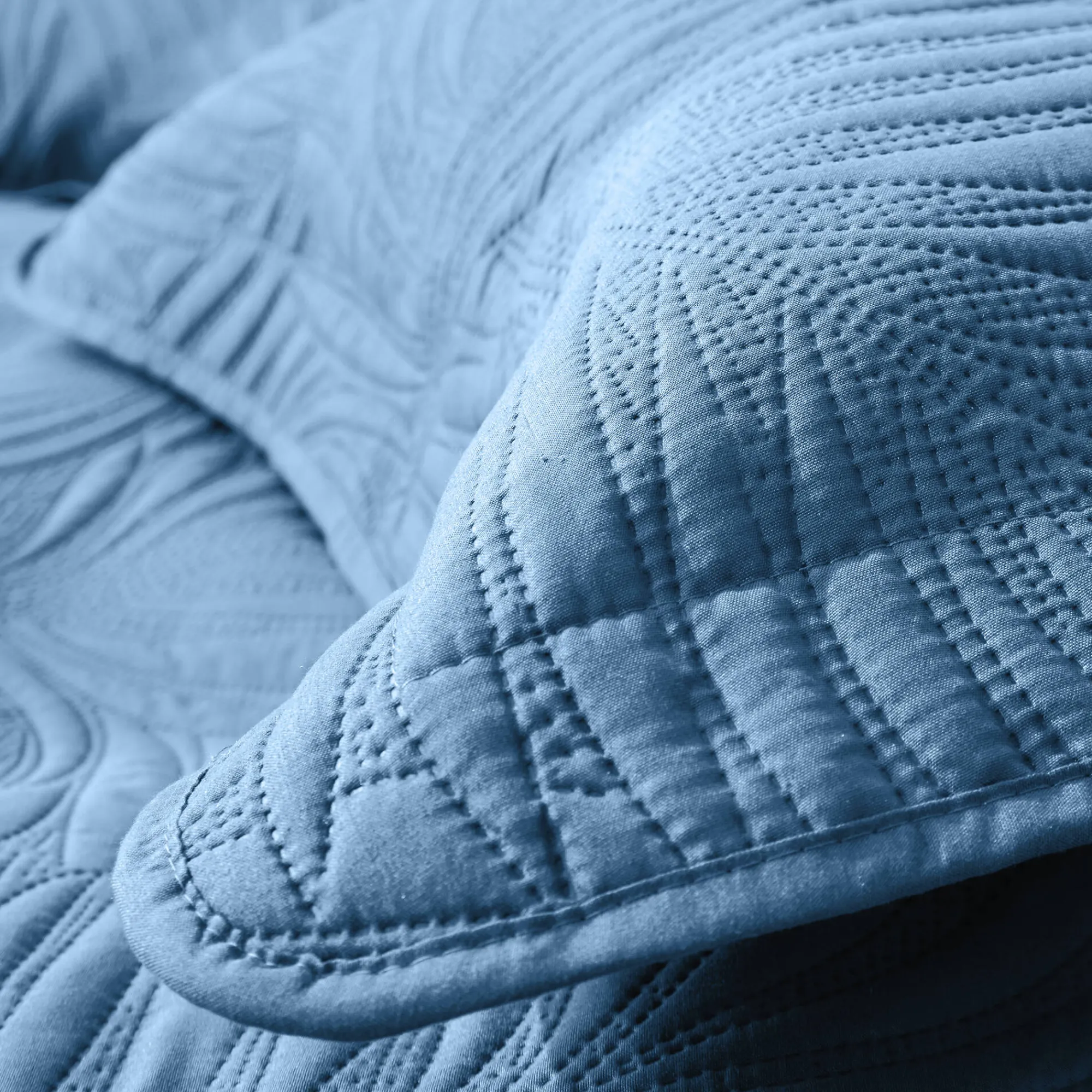 Deken En Bedsprei|Deken, Boutis En Bedsprei<Blancheporte Effen, gematelasseerd deken met 'bladeren' print in reliëf grijsblauw