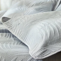 Deken En Bedsprei|Deken, Boutis En Bedsprei<Blancheporte Effen, gematelasseerd deken met 'bladeren' print in reliëf parelgrijs
