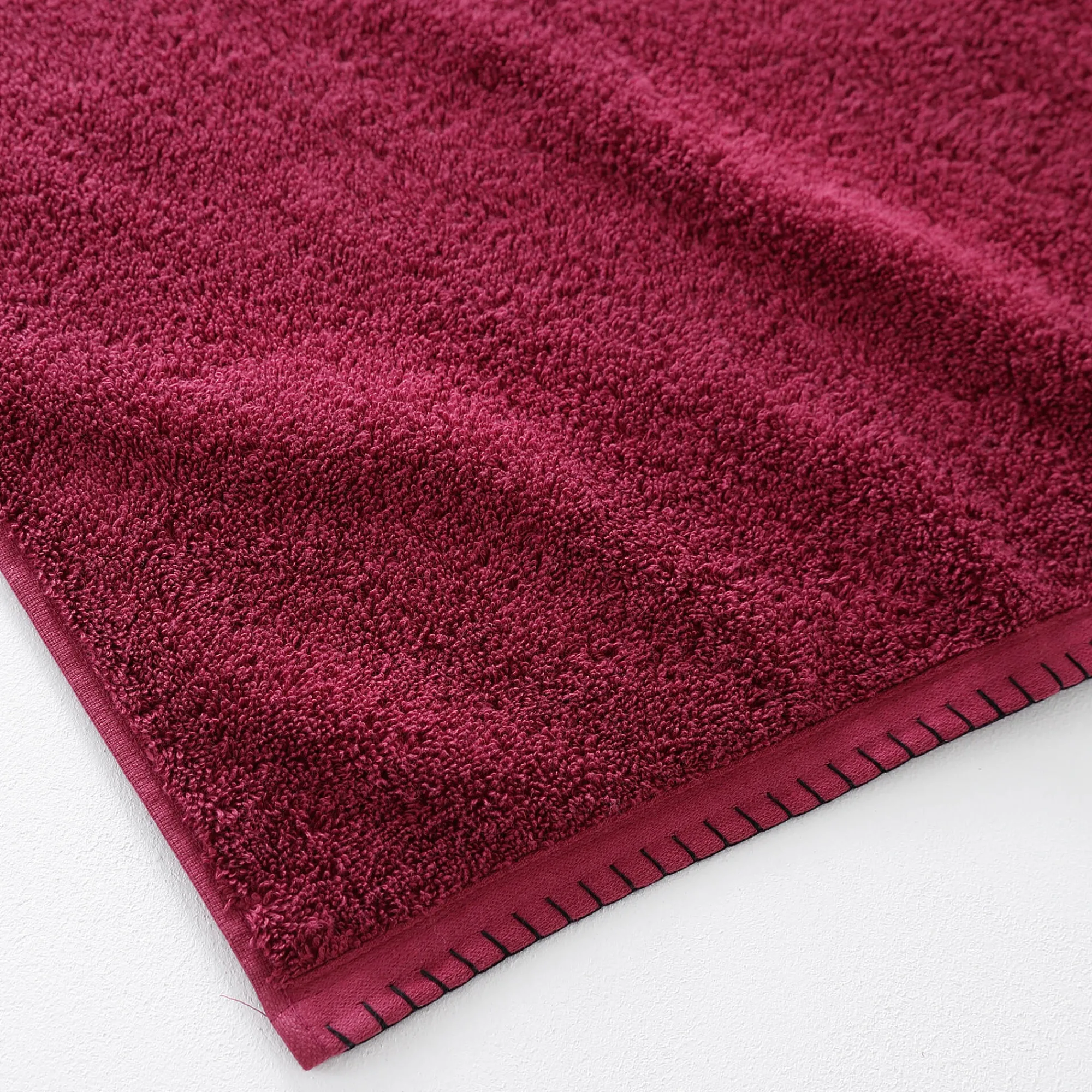 Badhanddoek<Blancheporte Effen handdoek 540g/m² luxe comfort met paardenstaartsteek wijnrood