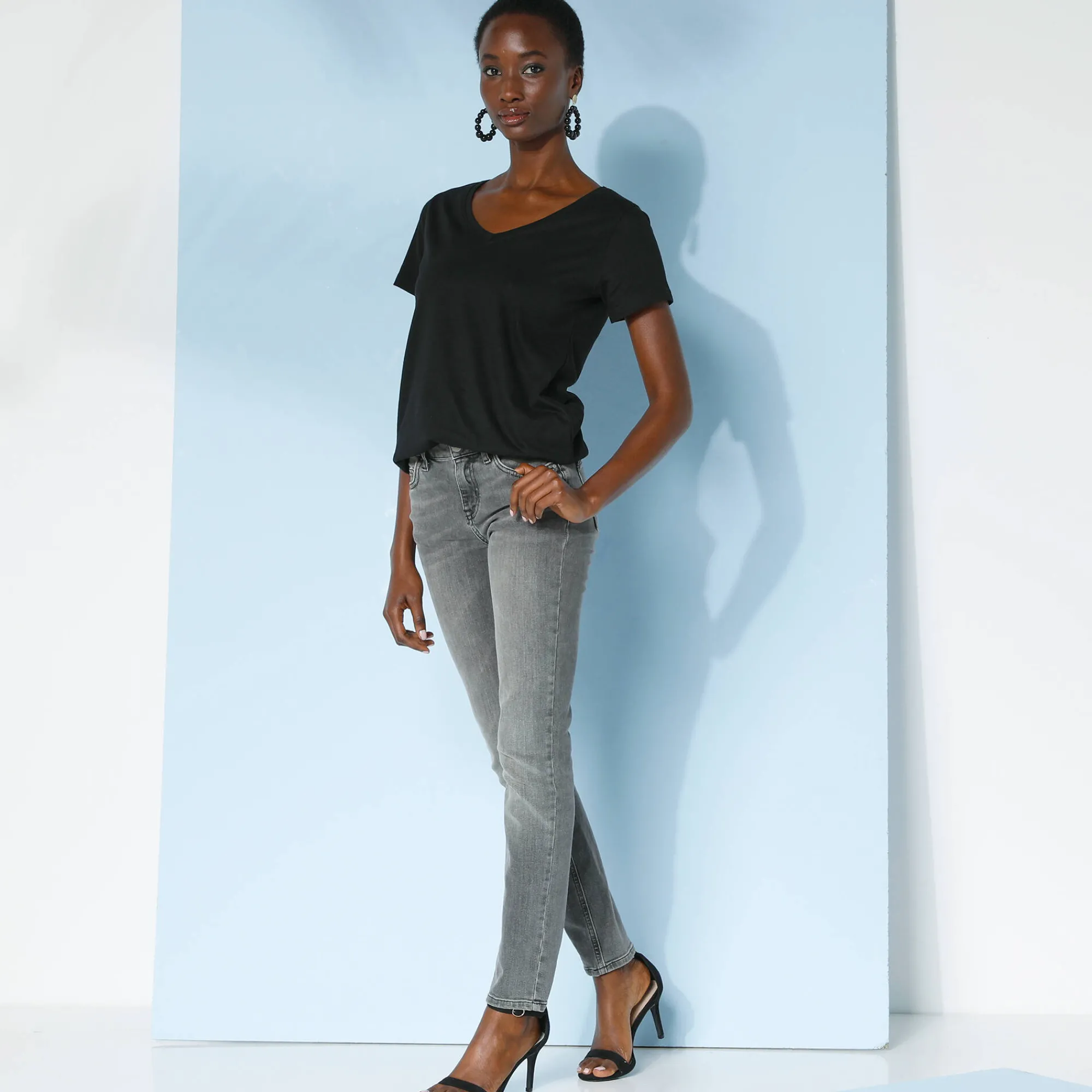 T-Shirt En Topje<Blancheporte Effen T-shirt met V-hals en korte mouwen, katoen zwart