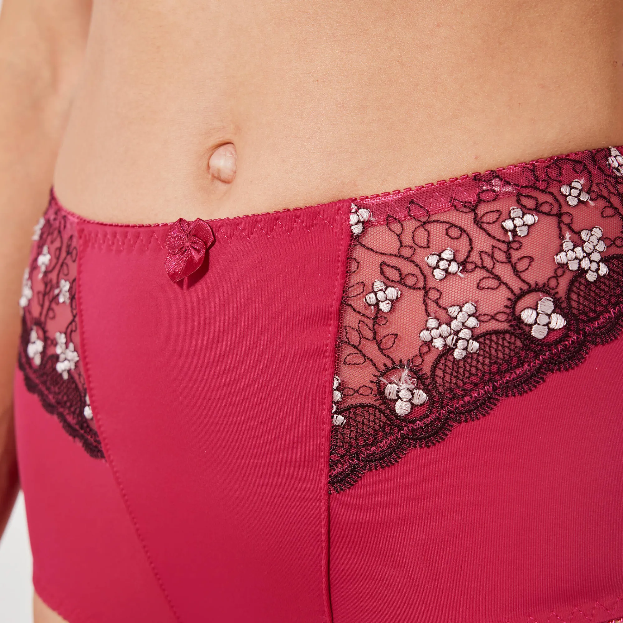 Slip En Shorty<Confidence Lingerie Gaineslip in microvezel en geborduurde tule Caminata kersenrood
