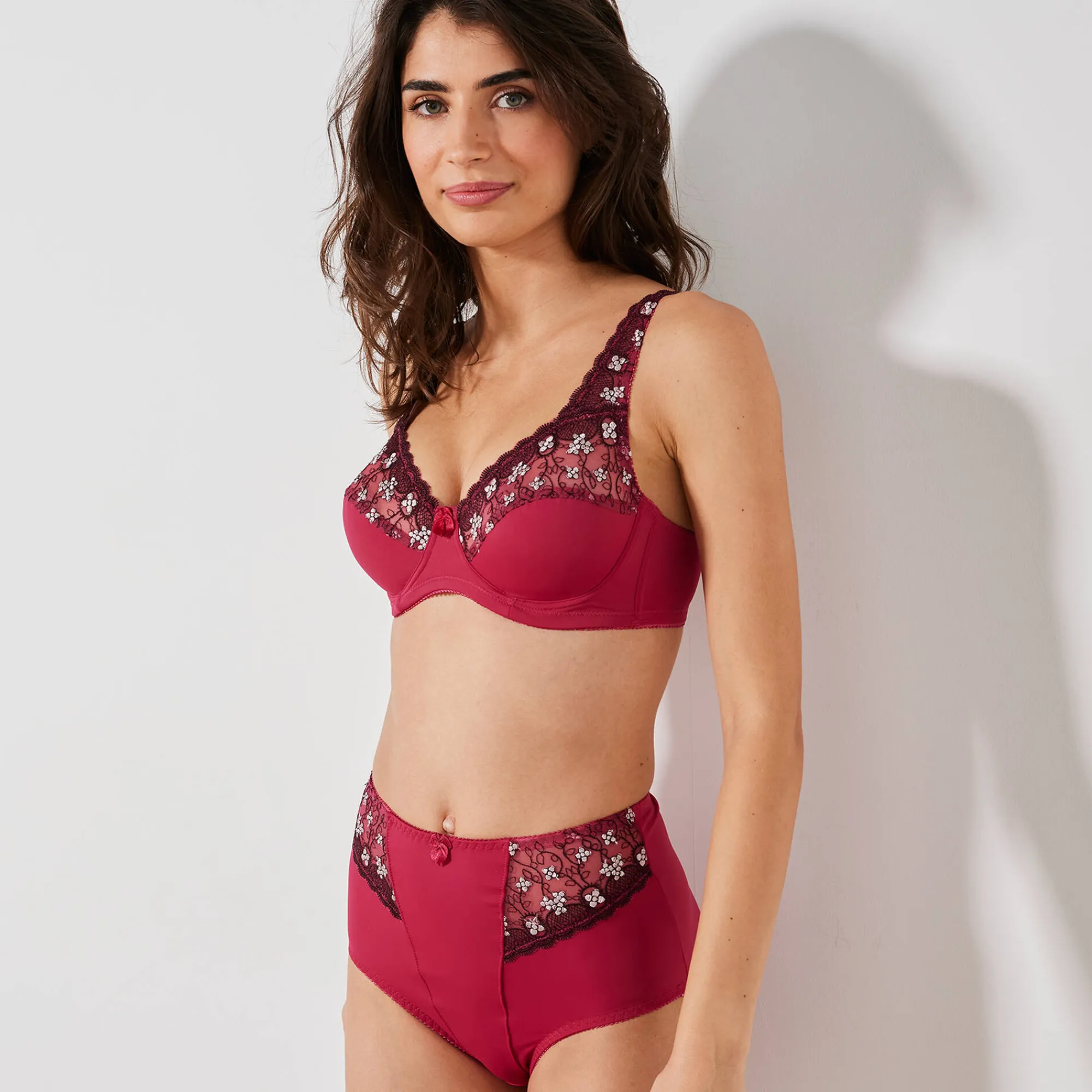Slip En Shorty<Confidence Lingerie Gaineslip in microvezel en geborduurde tule Caminata kersenrood