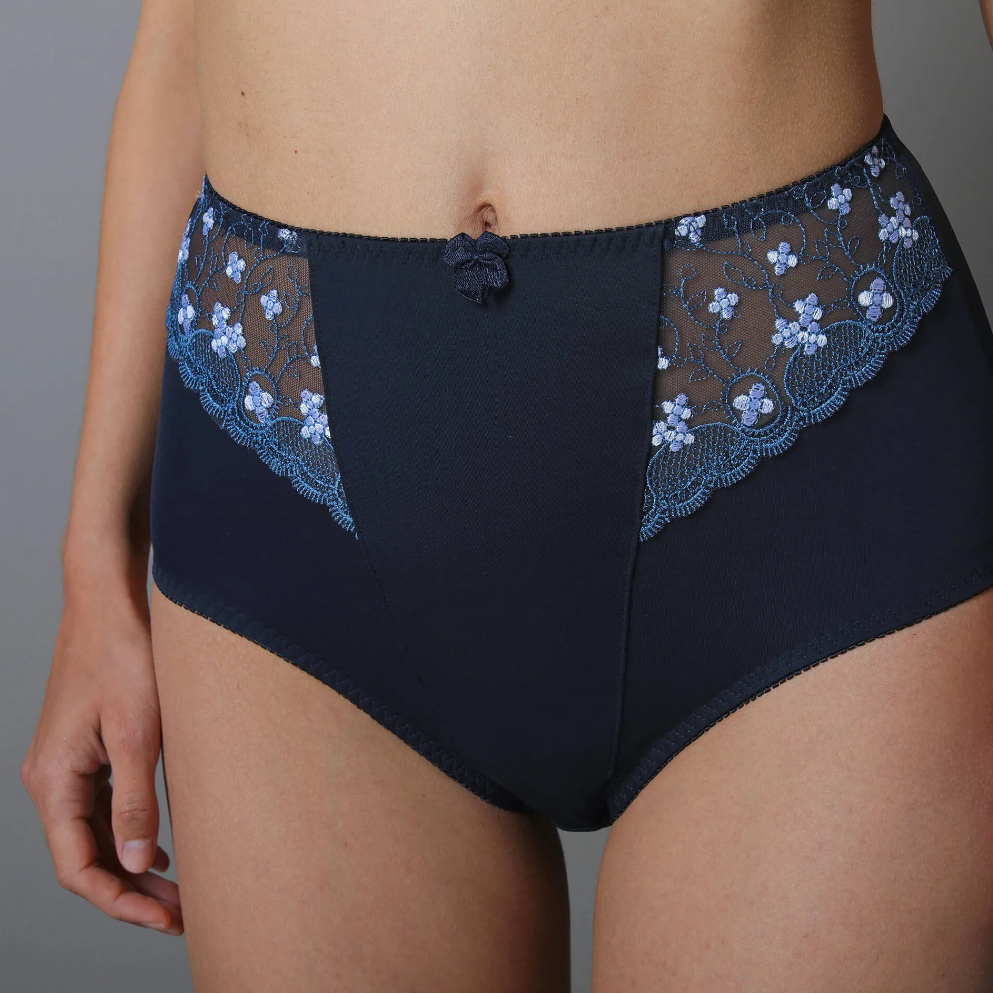 Slip En Shorty<Confidence Lingerie Gaineslip in microvezel en geborduurde tule Caminata marine