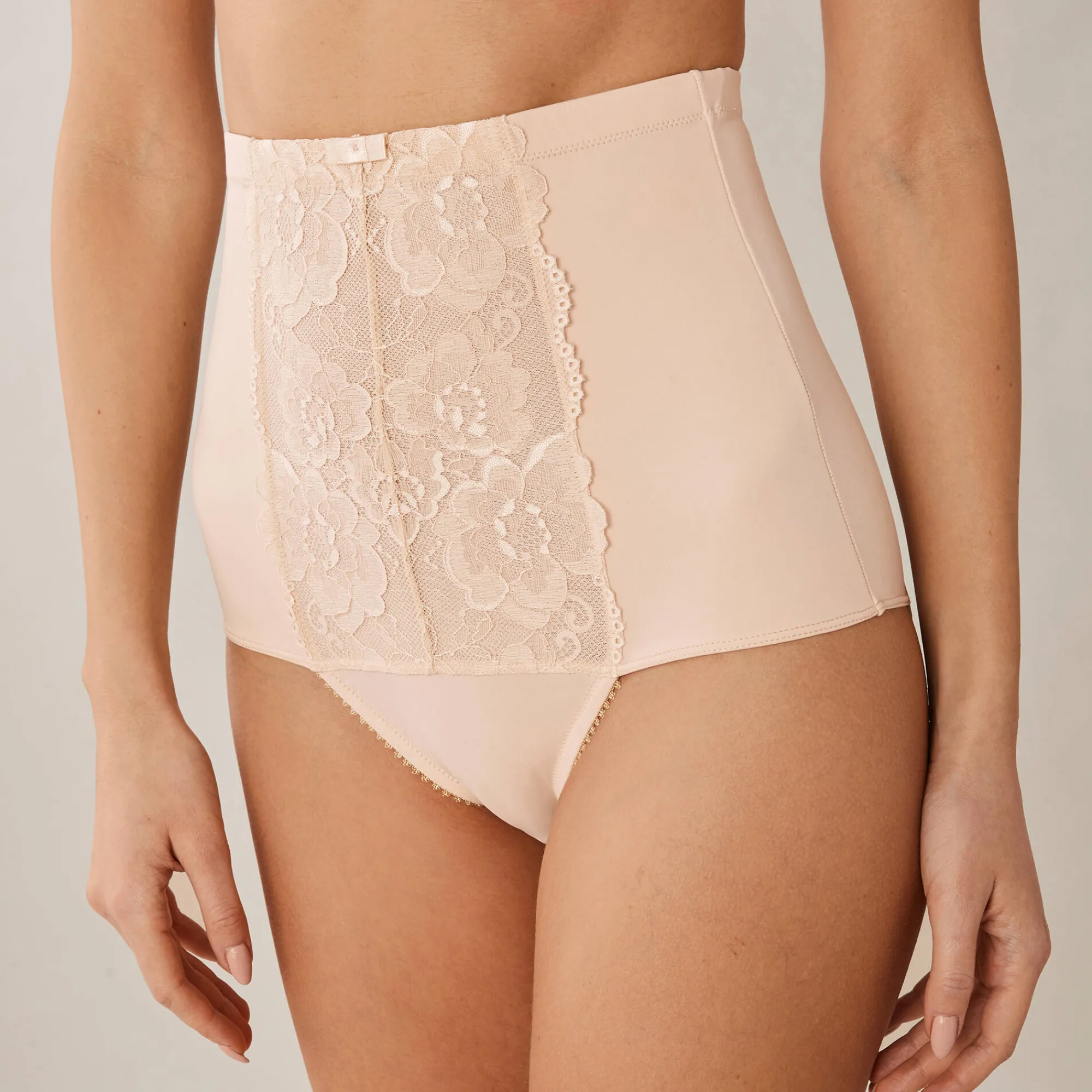Slip En Shorty<Blancheporte Gaineslip met taillegordel en afslankende kant huidkleur