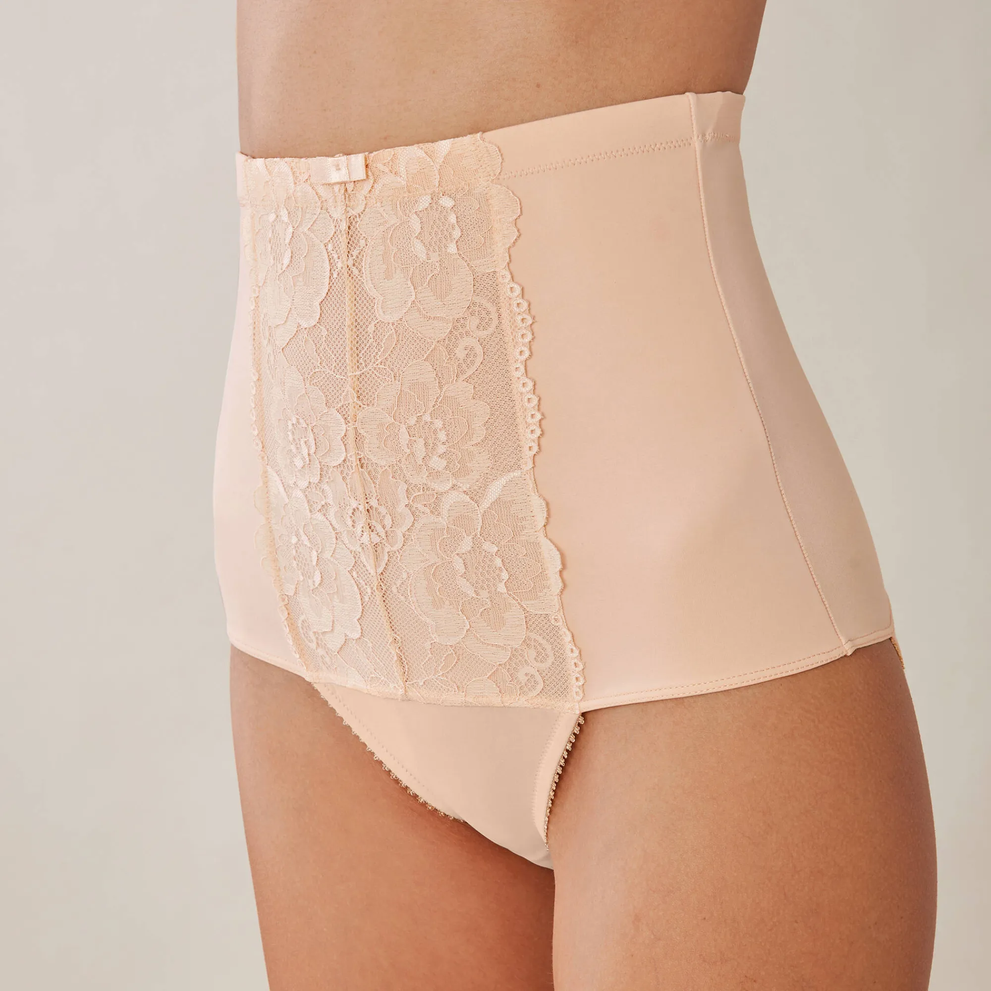 Slip En Shorty<Blancheporte Gaineslip met taillegordel en afslankende kant huidkleur