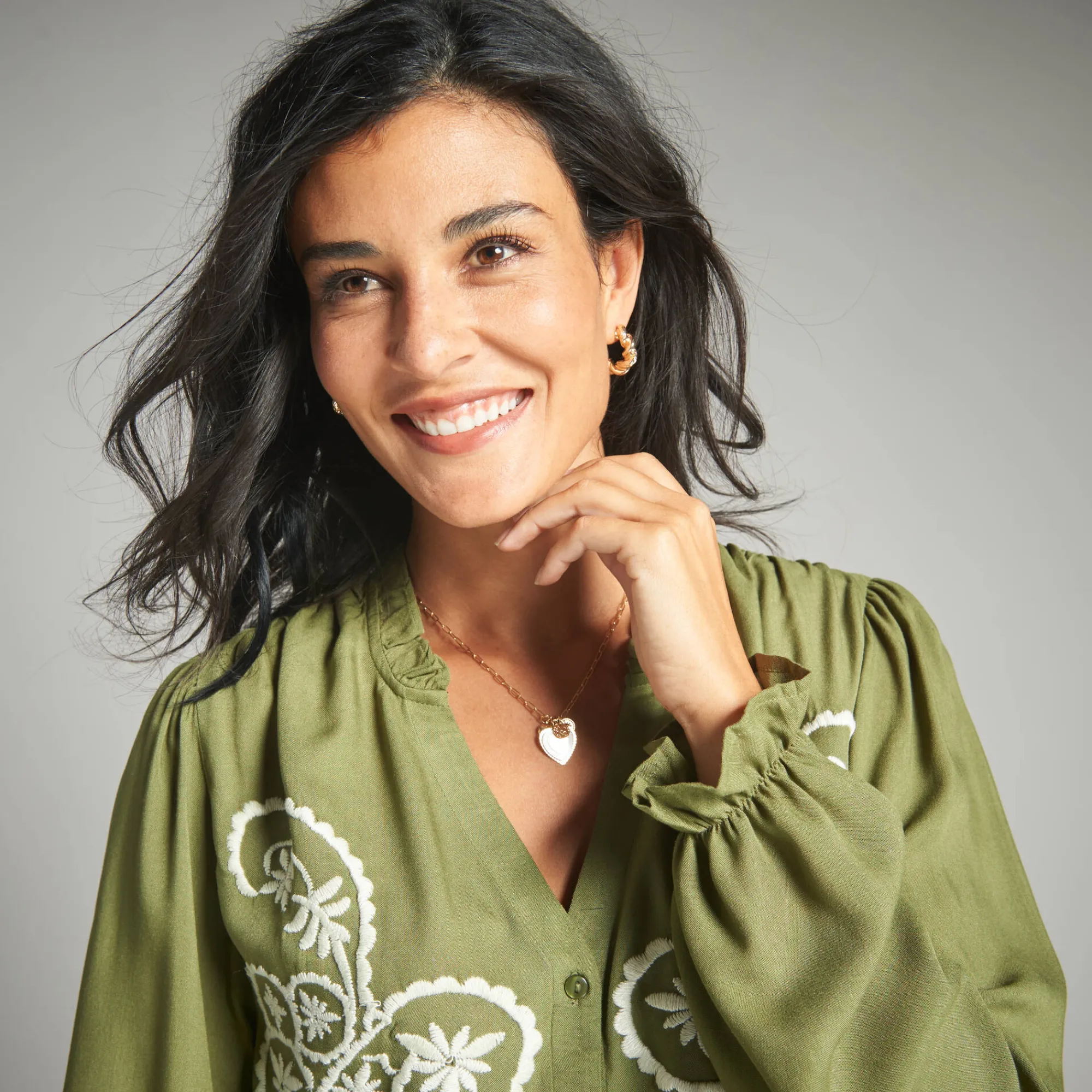 Bloes En Tuniek<Lora Zellini Geborduurde bloes, viscose mosgroen / ecru