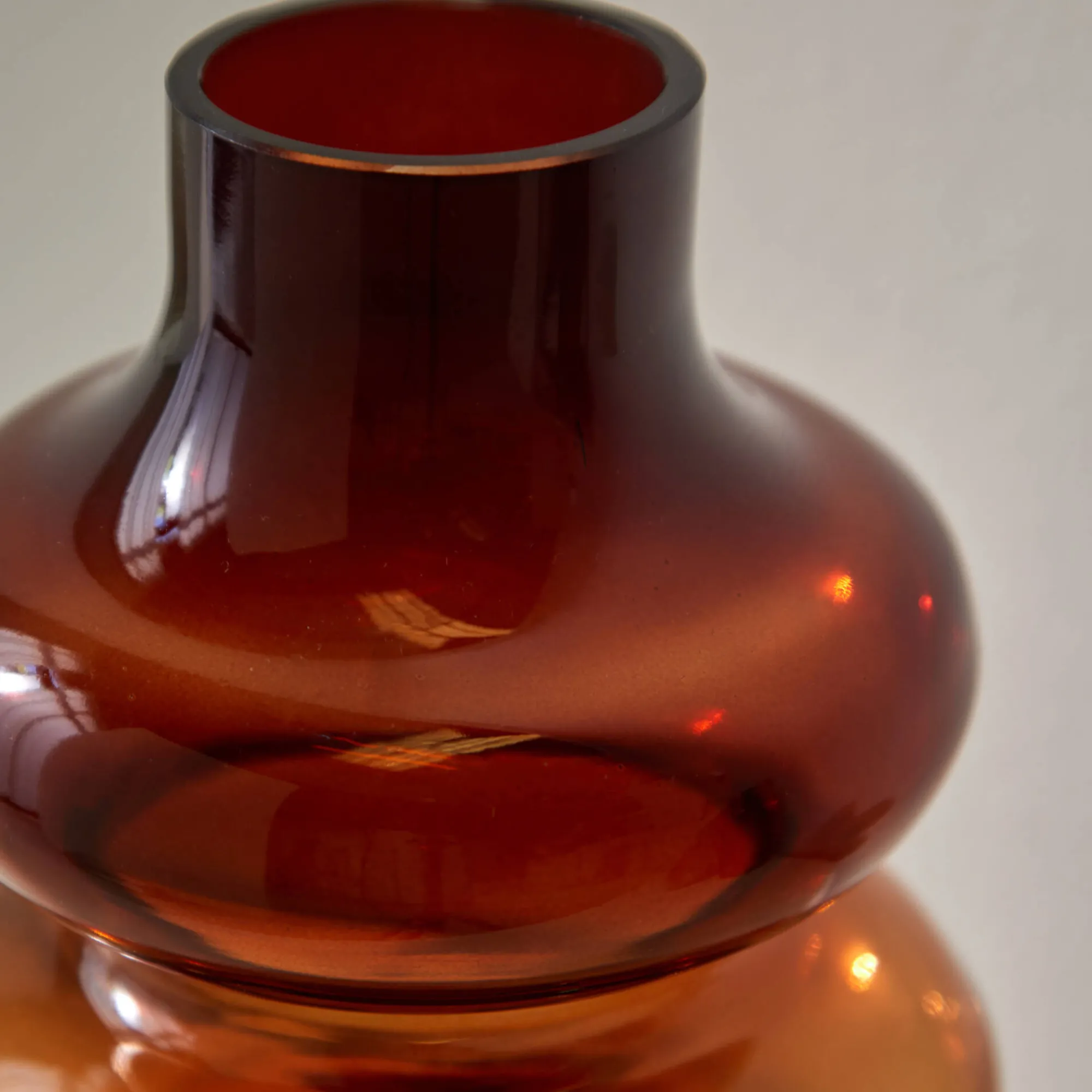 Decoratieartikel<Blancheporte Gegolfde vaas in kleurig glas amber