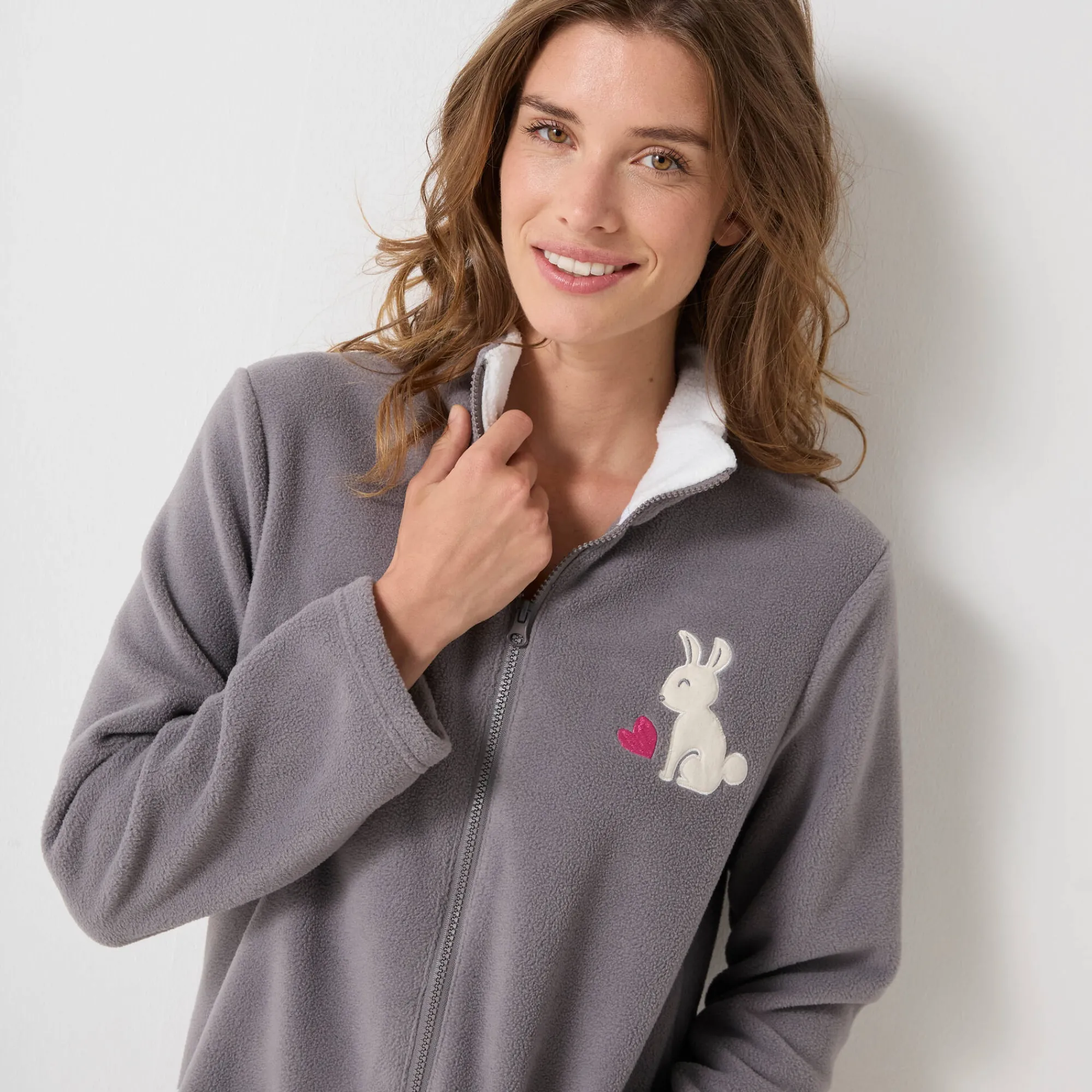 Peignoir En Kamerjas<Blancheporte Halflange kamerjas met rits, in fleece, 'konijn' borduursel grijs / ecru