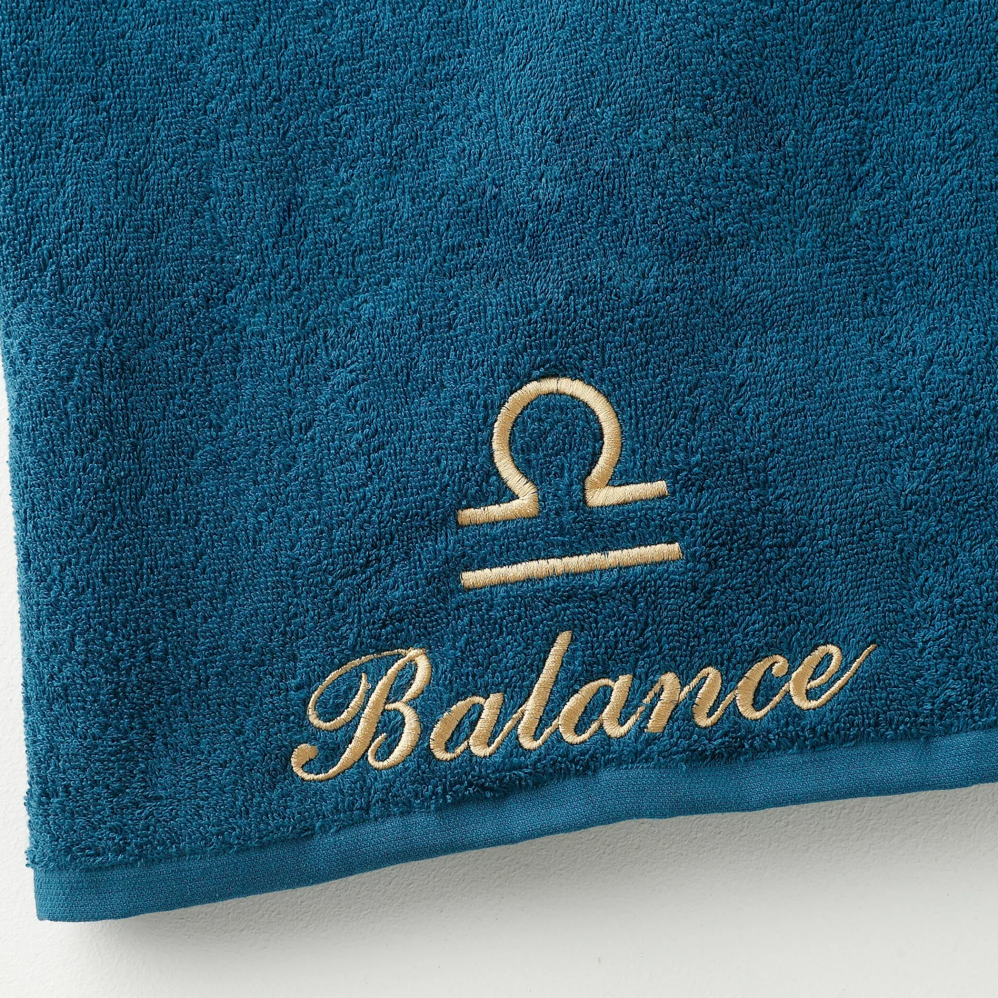 Badhanddoek<Blancheporte Handdoeken met "Balance" borduursel - 420 g/m2 pauwblauw