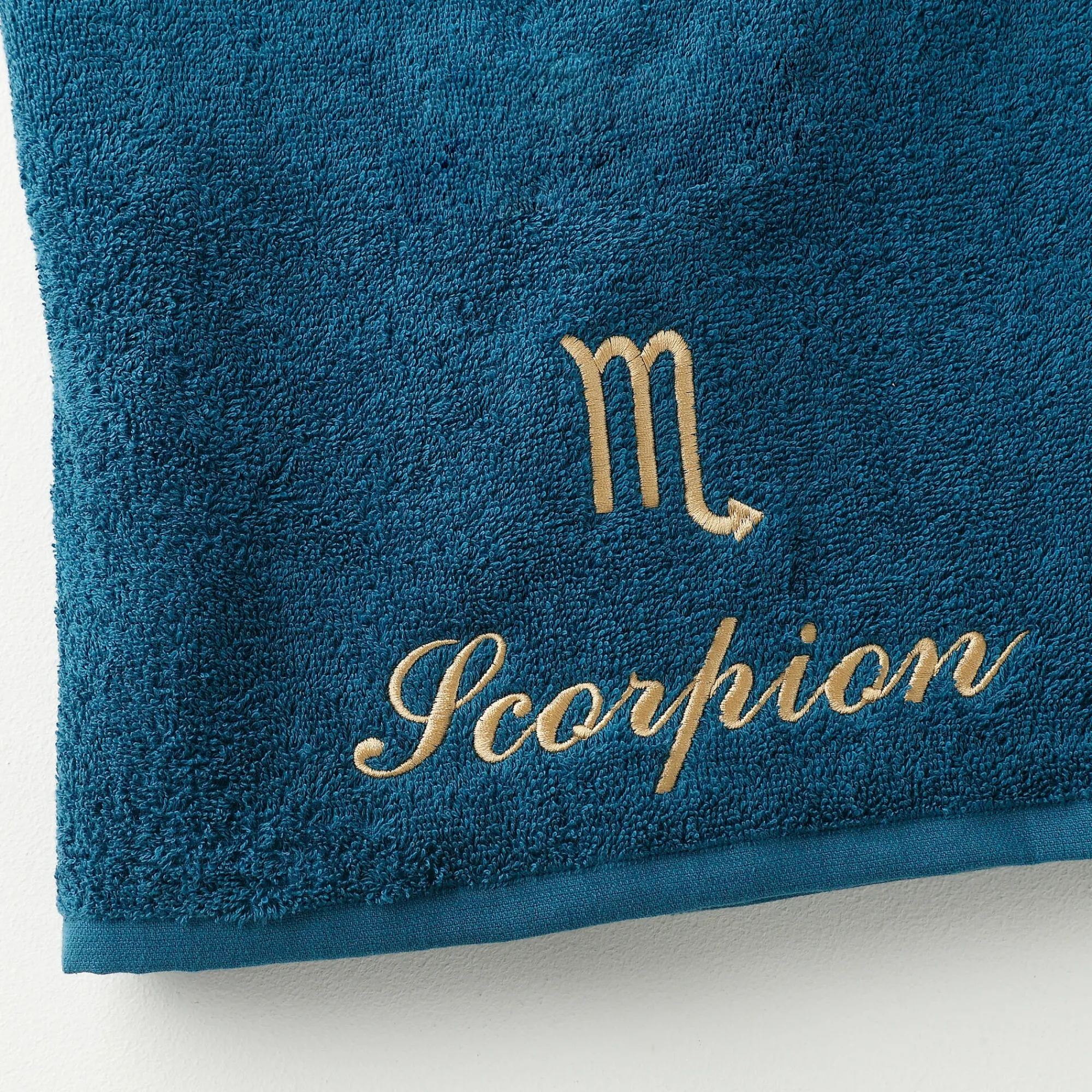 Badhanddoek<Blancheporte Handdoeken met "Scorpion" borduursel - 420 g/m2 pauwblauw