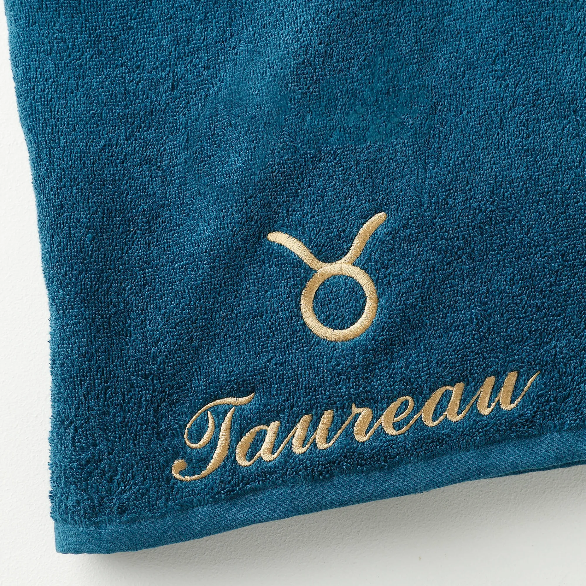 Badhanddoek<Blancheporte Handdoeken met "Taureau" borduursel - 420 g/m2 pauwblauw