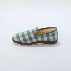 Sloffen|Sloffen<Blancheporte Hoge pantoffels met voering van overwegend wol, ruitmotief groen