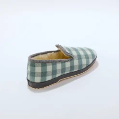 Sloffen|Sloffen<Blancheporte Hoge pantoffels met voering van overwegend wol, ruitmotief groen