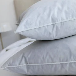 Hoofdkussen<EDONA Hoofdkussen met pluimpjes wit