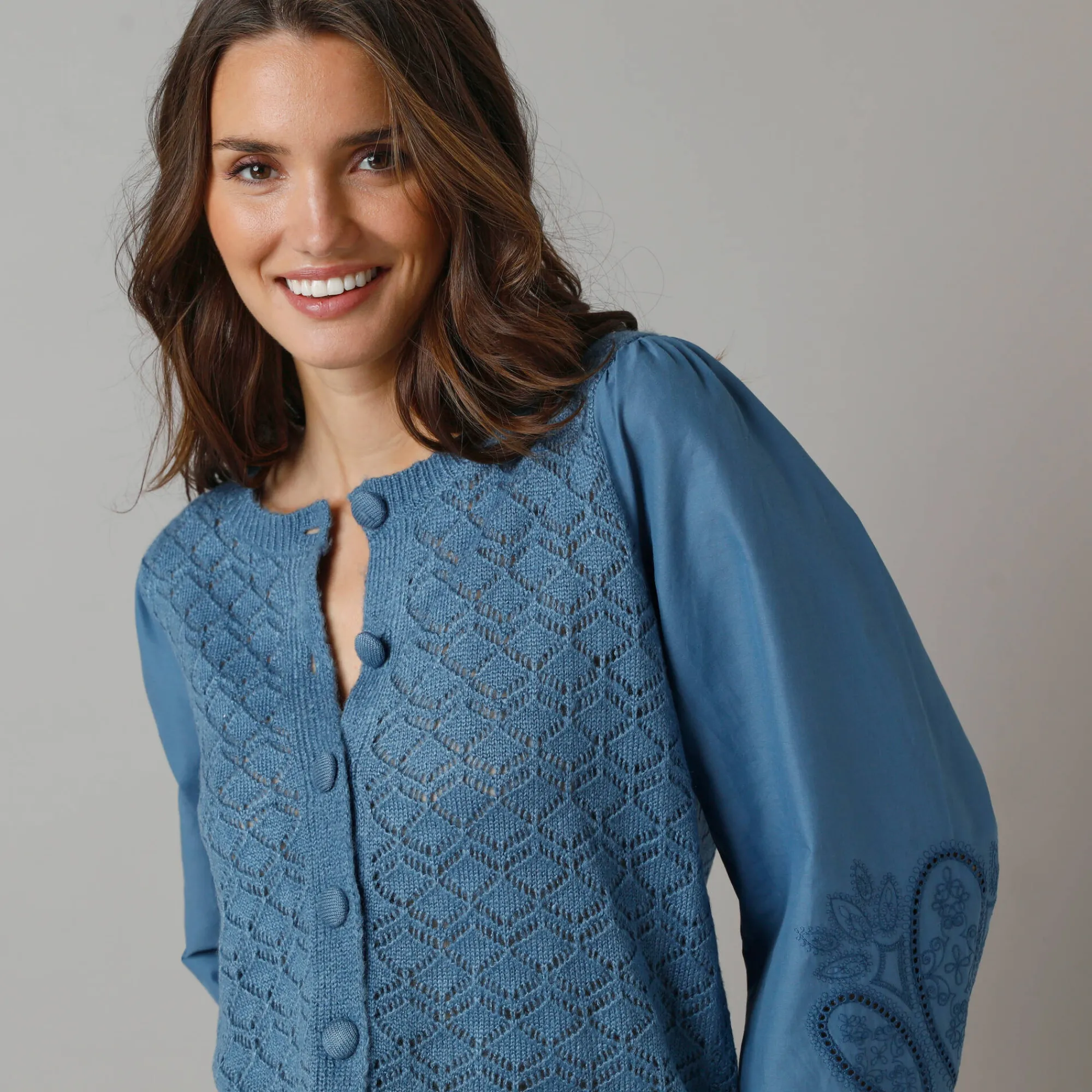 Trui En Vest<Lora Zellini 2-in-1 vest in 2 materialen, ajourtricot en geborduurde mouwen van katoen blauw