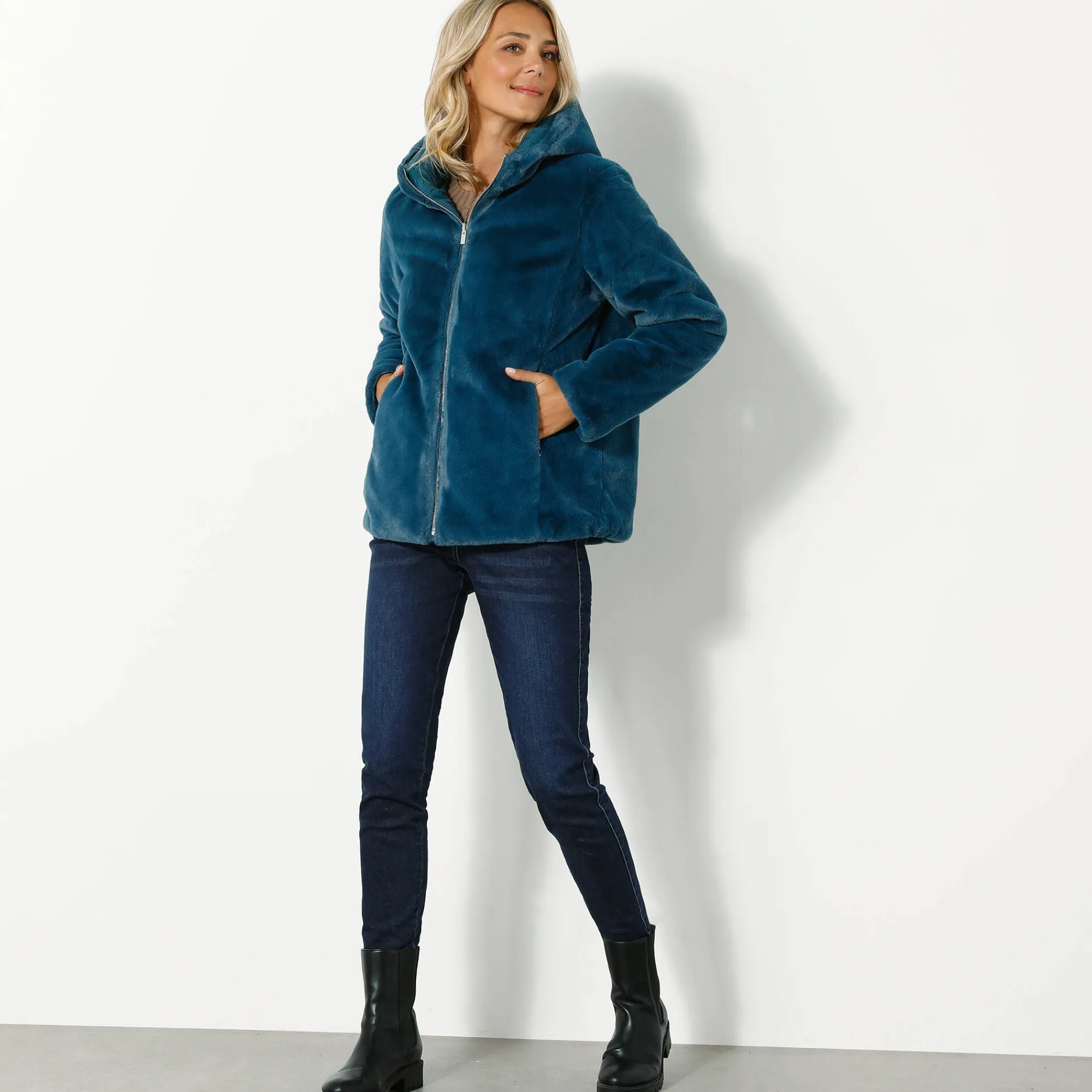 Parka En Donsjas<Blancheporte Jas in nepbont, omkeerbaar tot gewatteerde jas eendenblauw