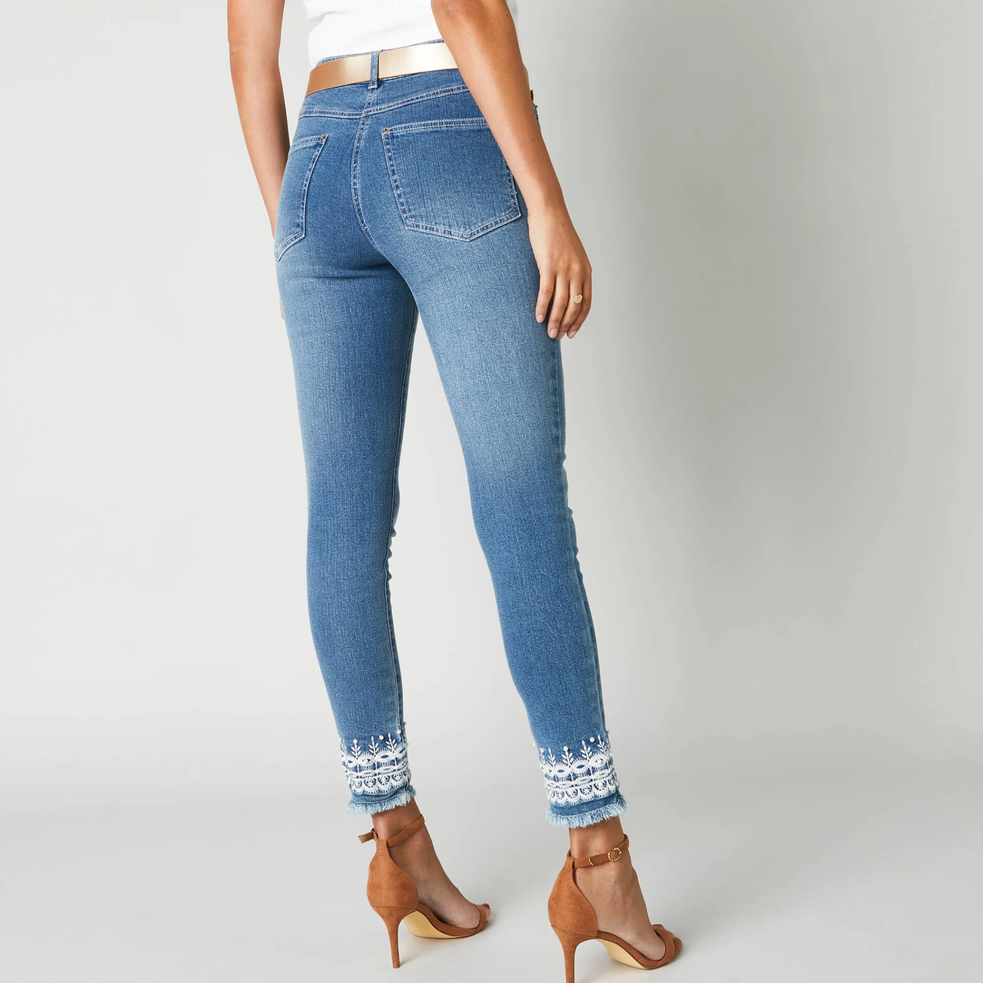 Jeans<Lora Zellini 7/8-jeans met borduursel bleached