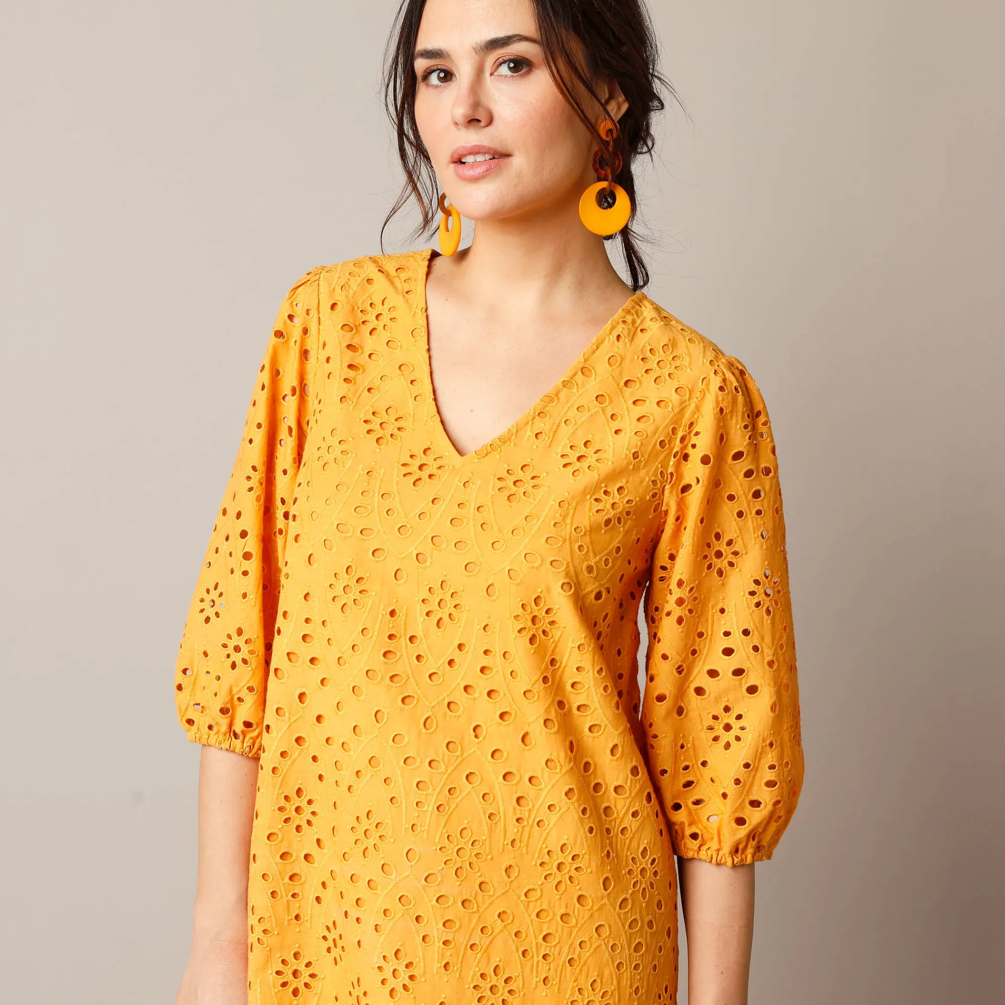 Jurk<Blancheporte Jurk met broderie anglaise en 3/4-mouwen saffraangeel